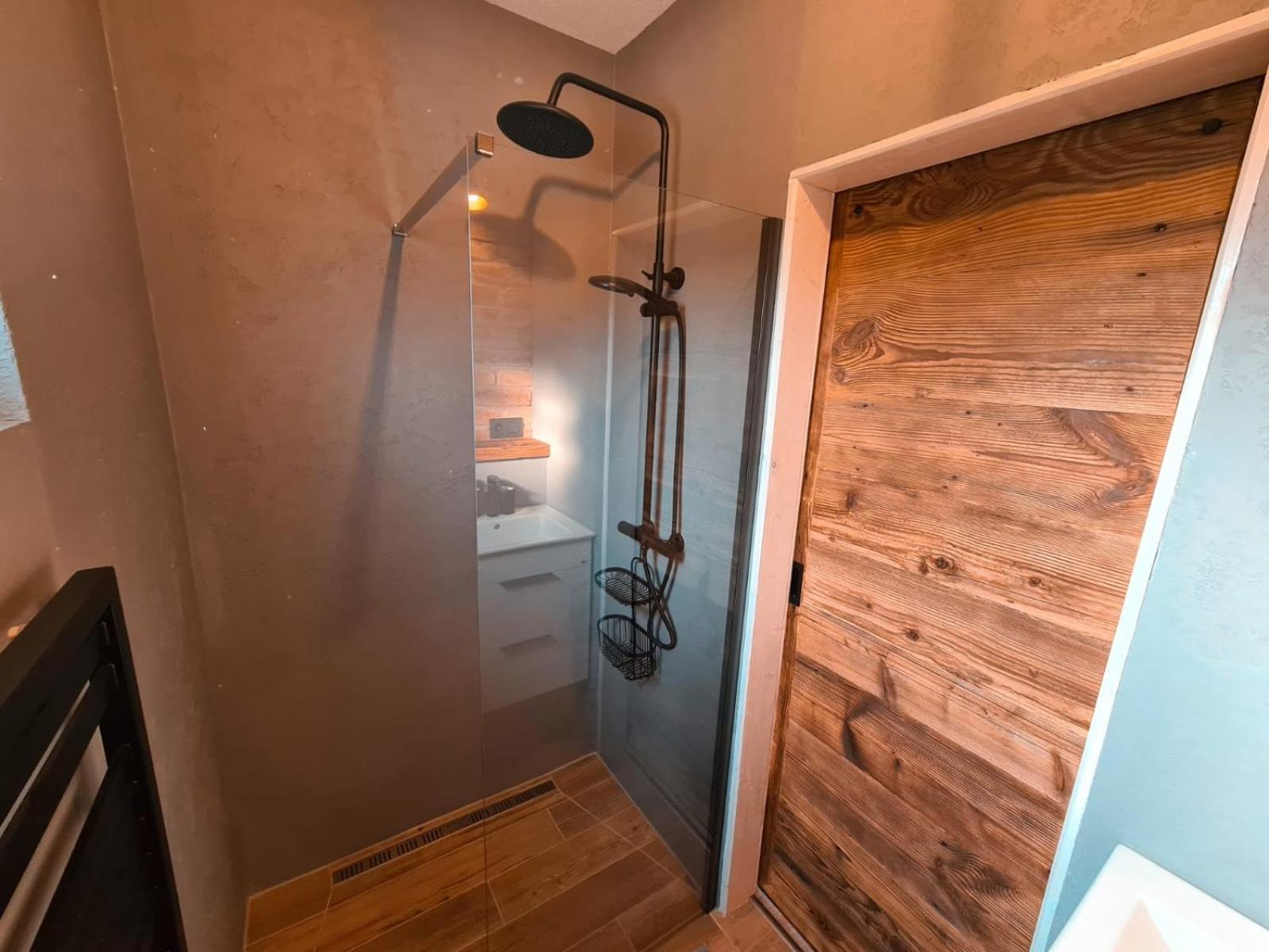 One-Bedroom House - Photo 7