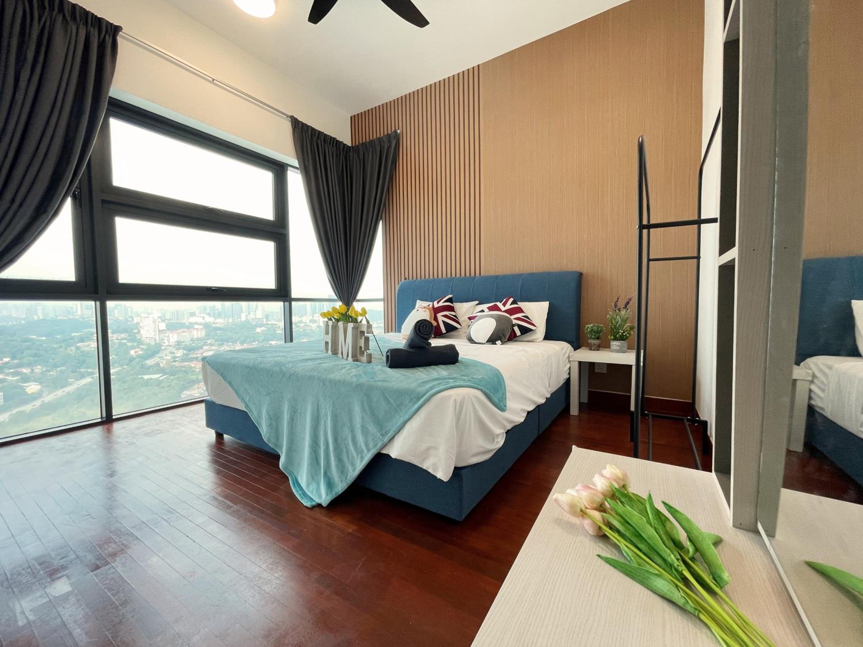 Three-Bedroom Apartment - Photo 41