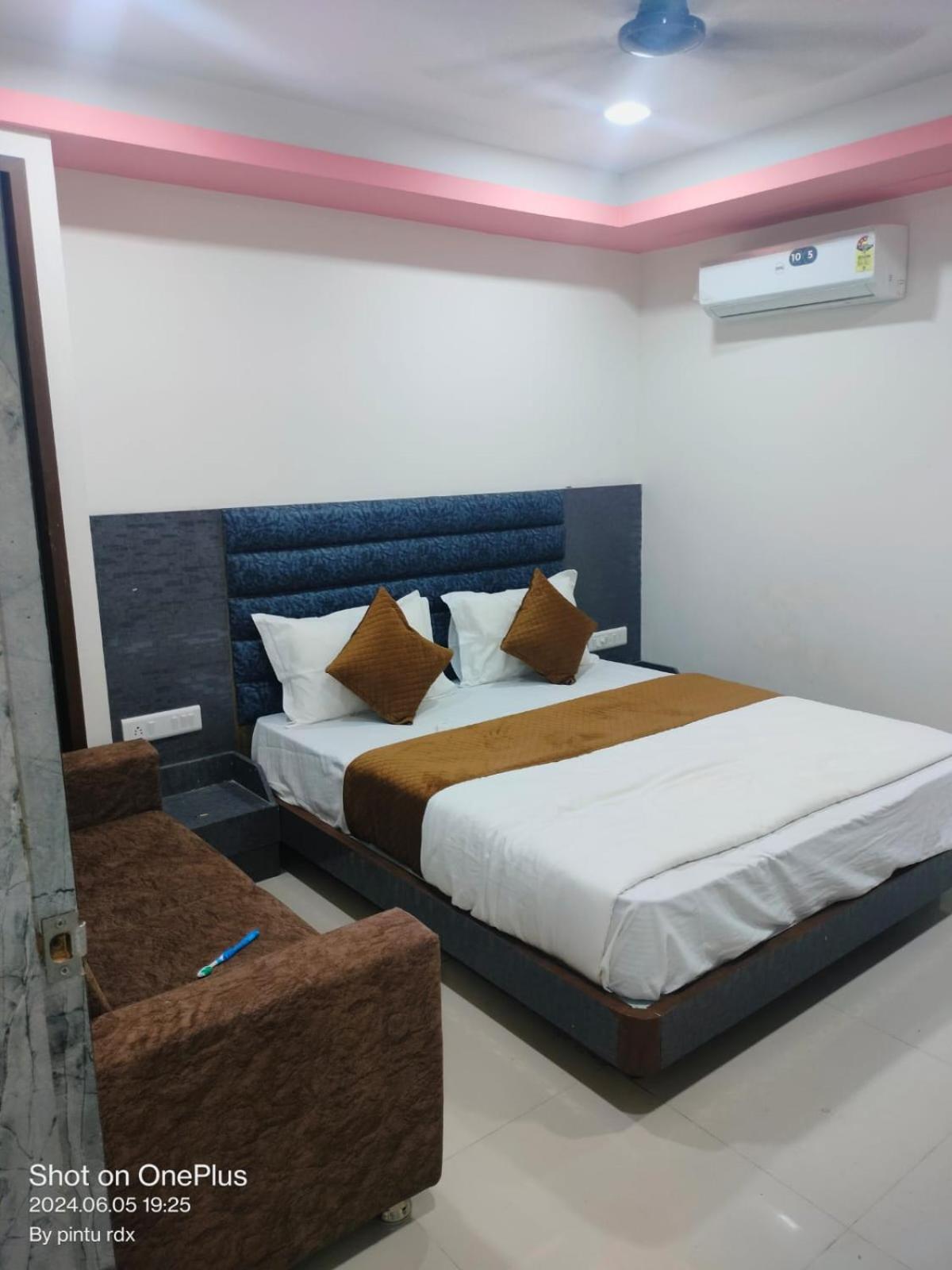 Deluxe Double Room photo 2