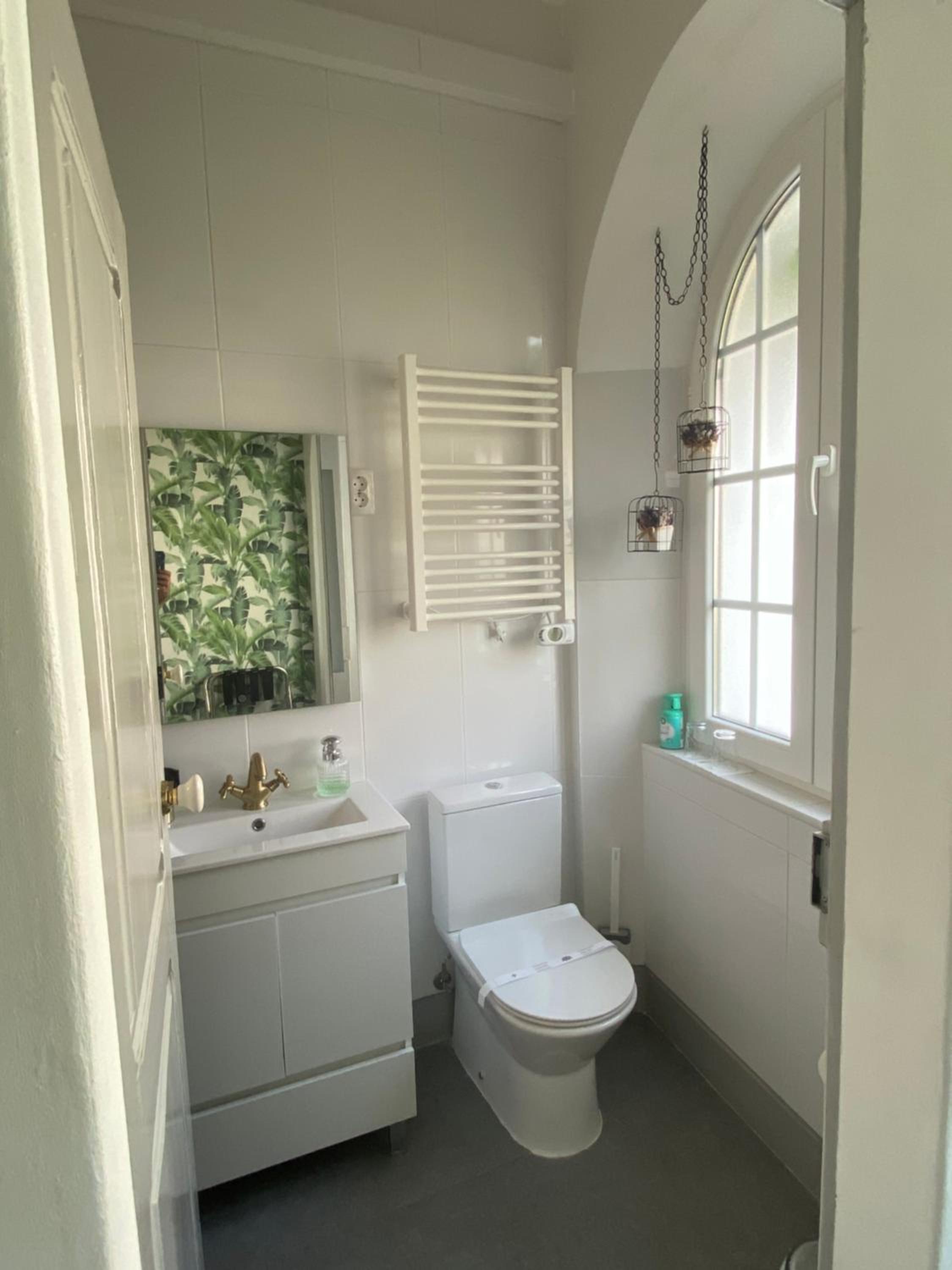 Double or Twin Room with Private Bathroom - Photo 8