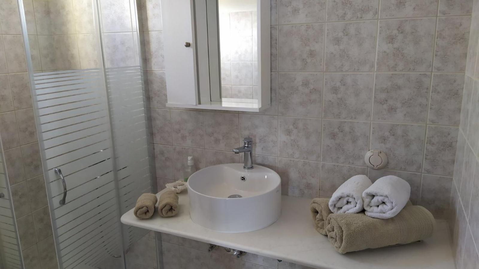 Studio (2 Adults) - Photo 12