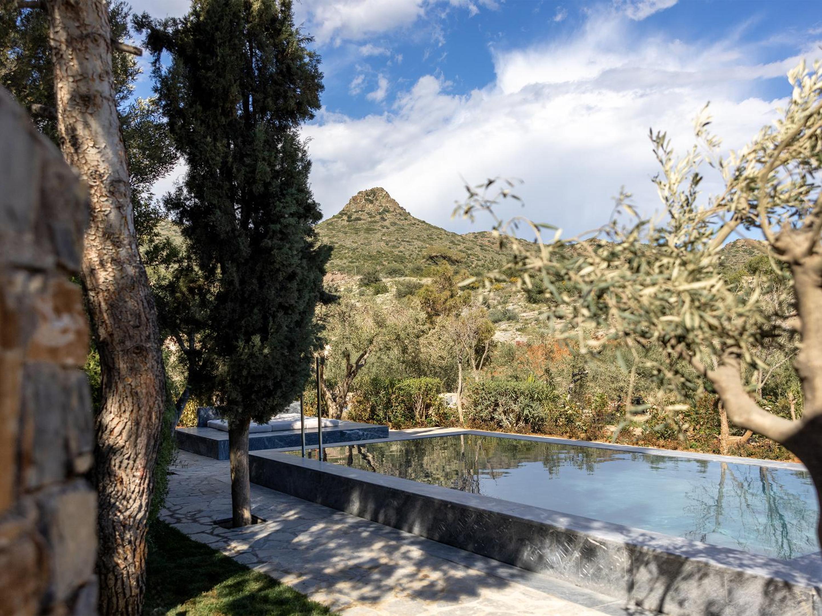 Family Interconnecting Private Pool - Photo 2