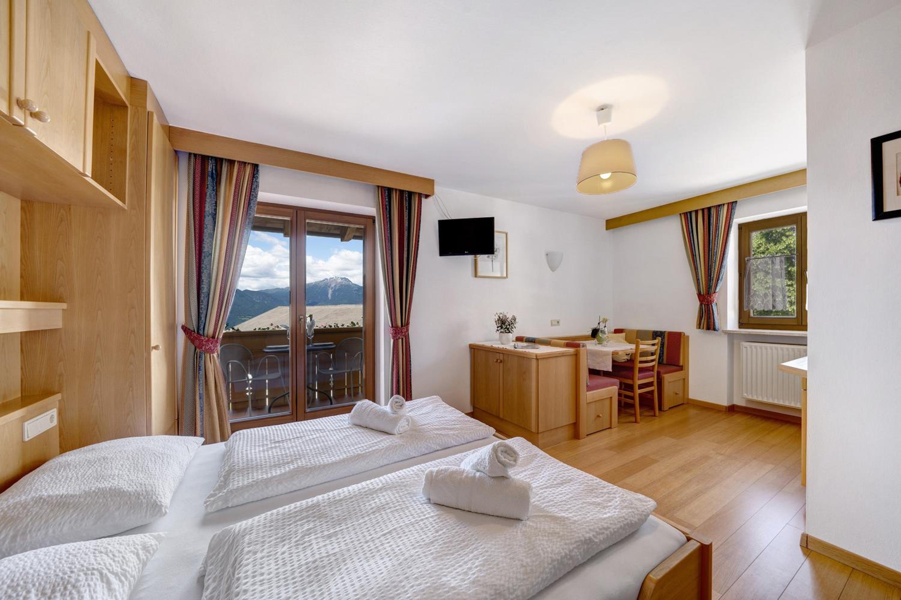 Superior One-Bedroom Apartment with Balcony - Photo 17