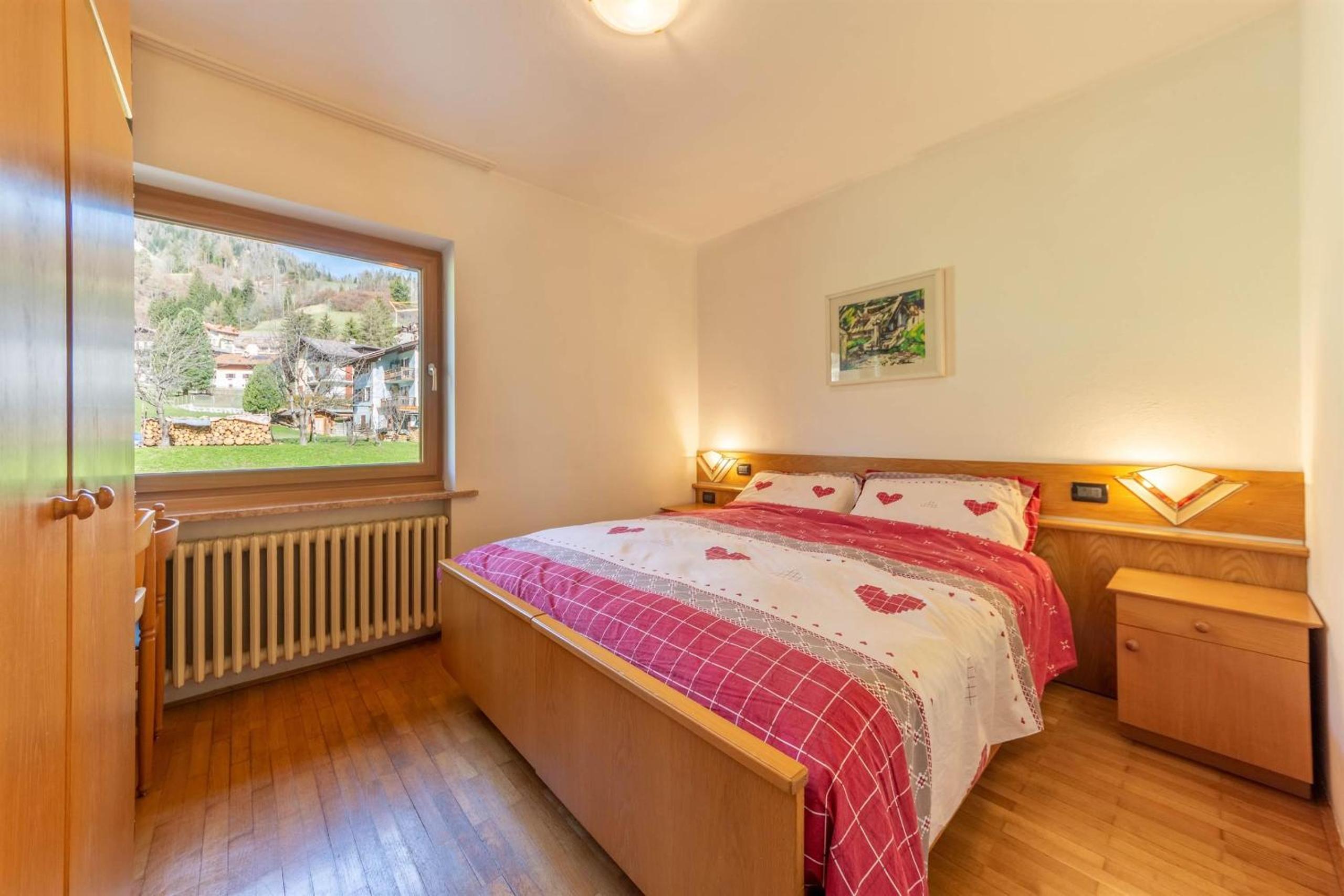 Three-Bedroom Apartment with Mountain View photo 1