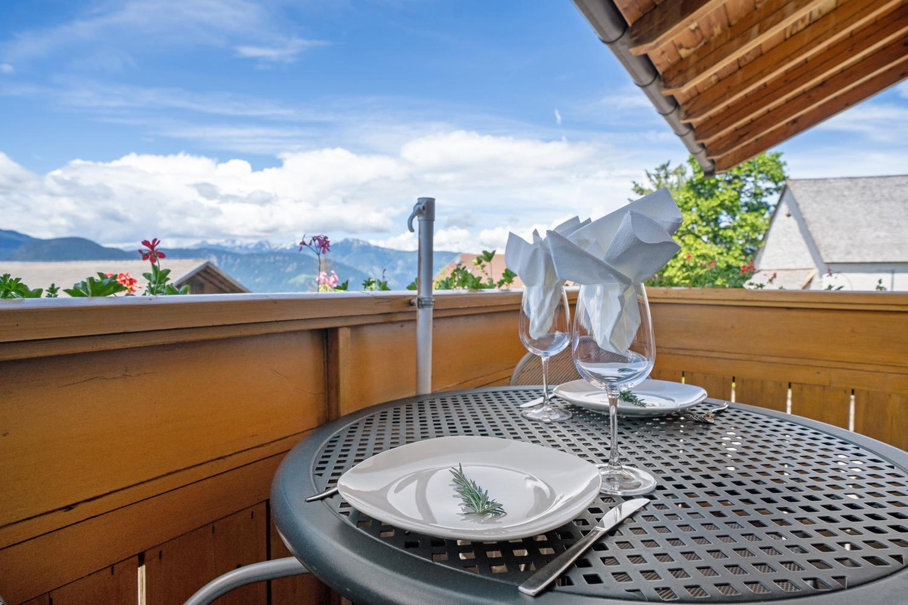 Superior One-Bedroom Apartment with Balcony - Photo 9