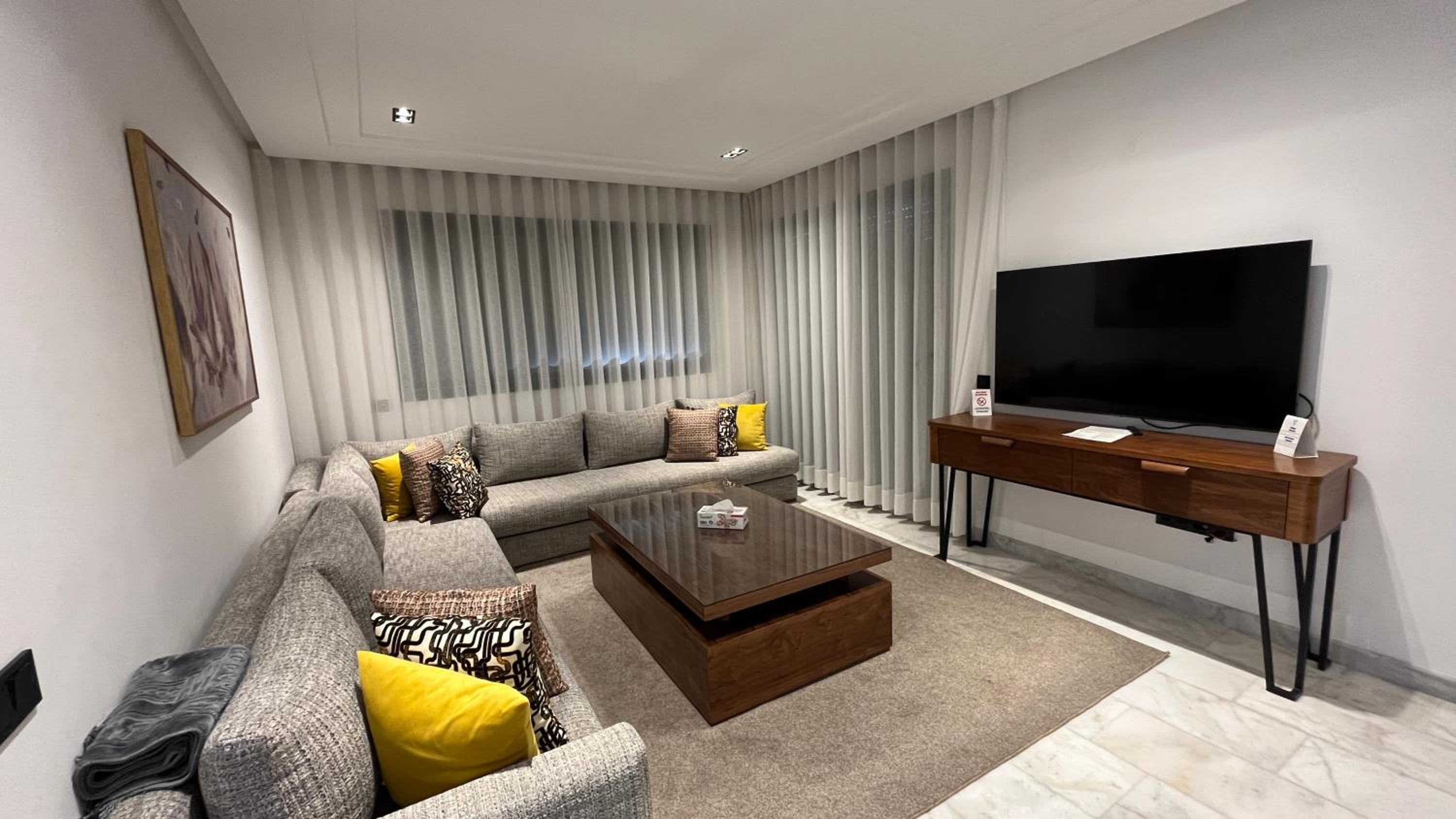 Two-Bedroom Deluxe Apartment with Balcony - Photo 5