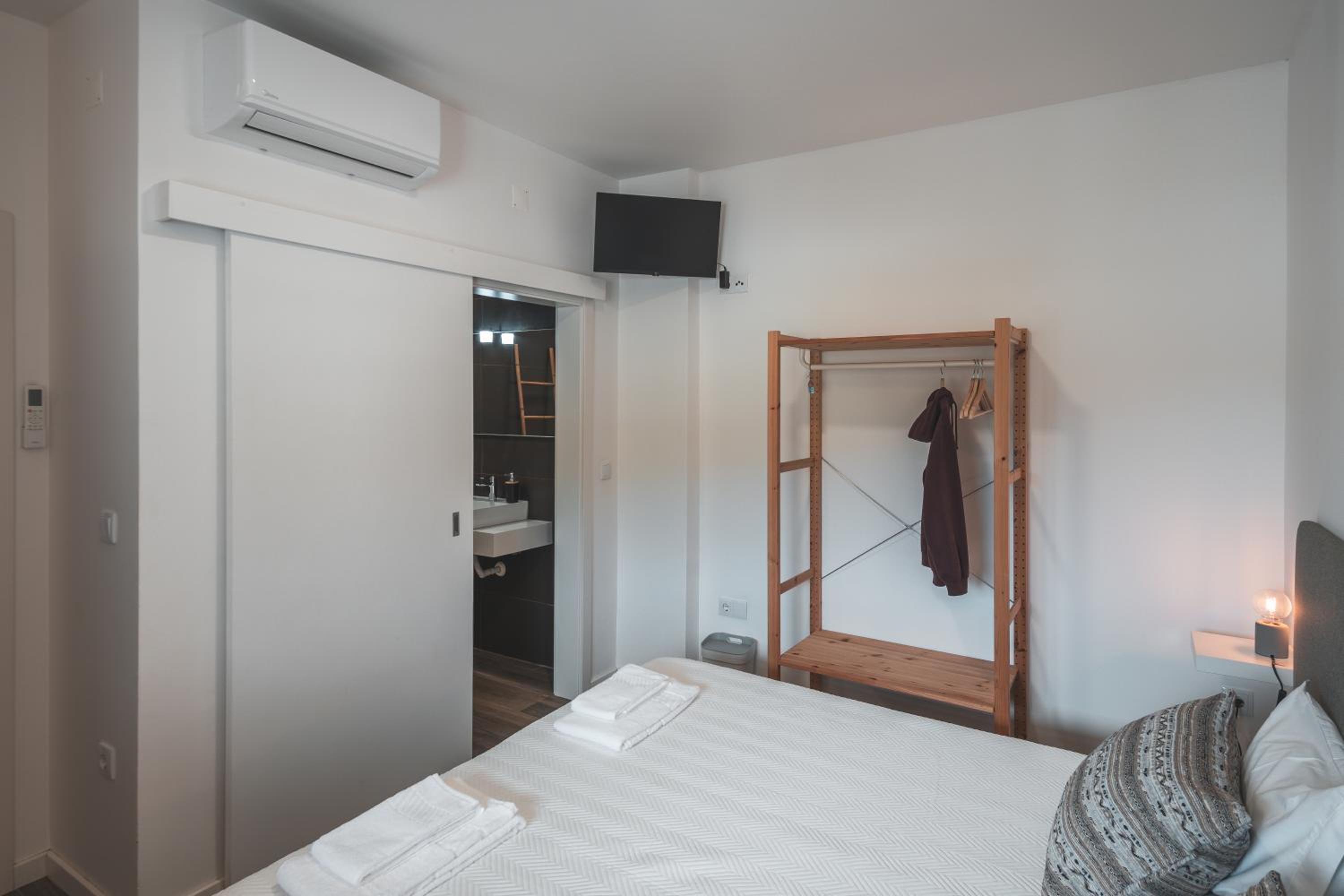 Double or Twin Room with Private Bathroom photo 1