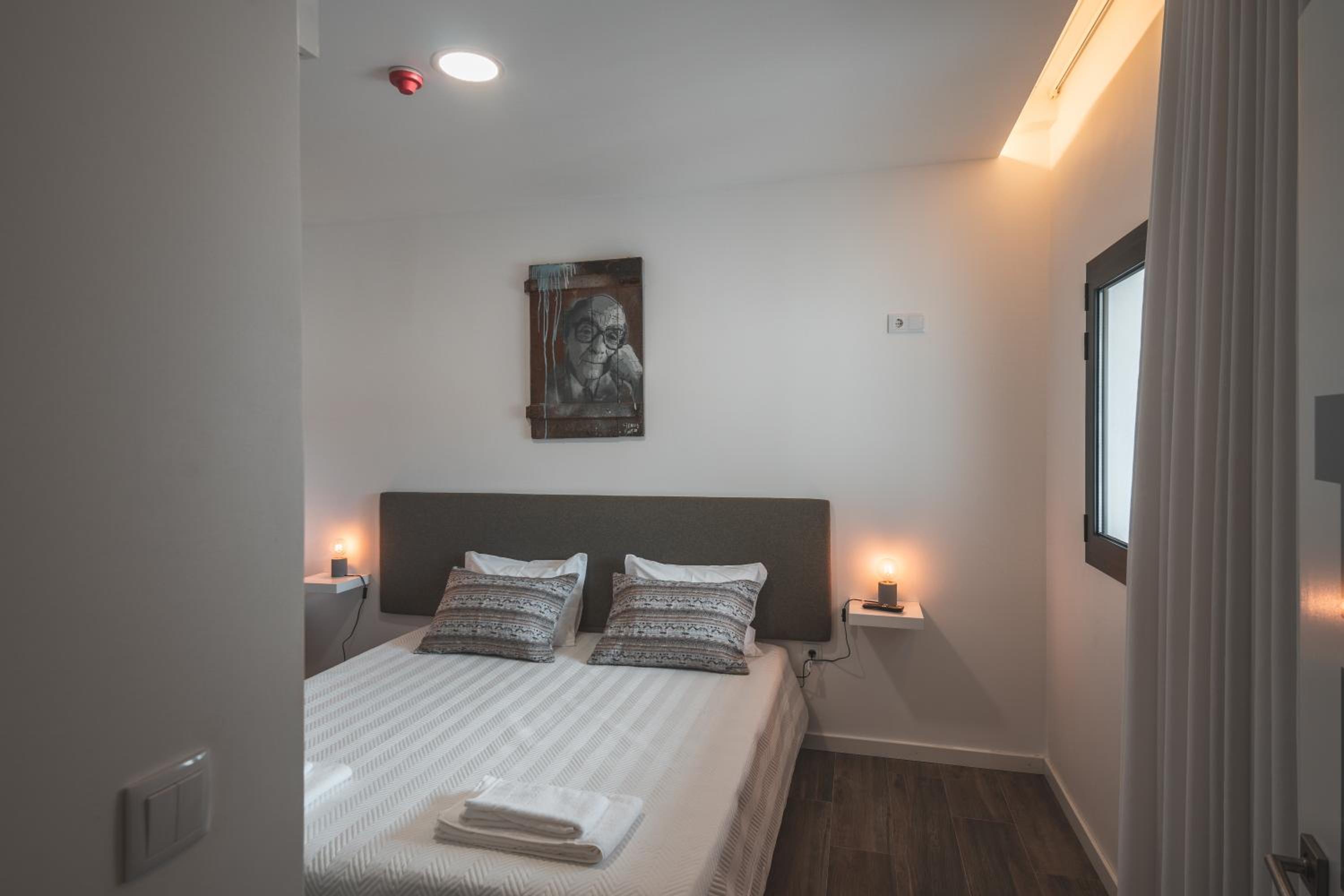 Double or Twin Room with Private Bathroom photo 3