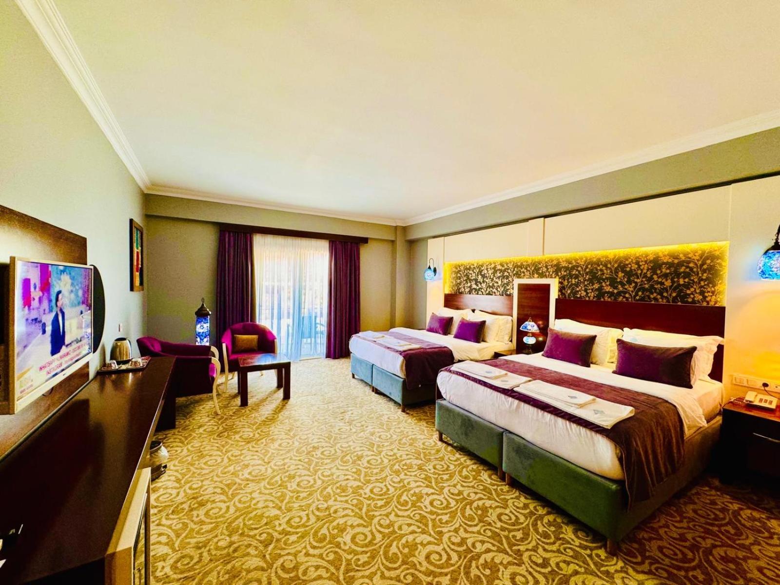 Deluxe Double or Twin Room with Balcony - Photo 1