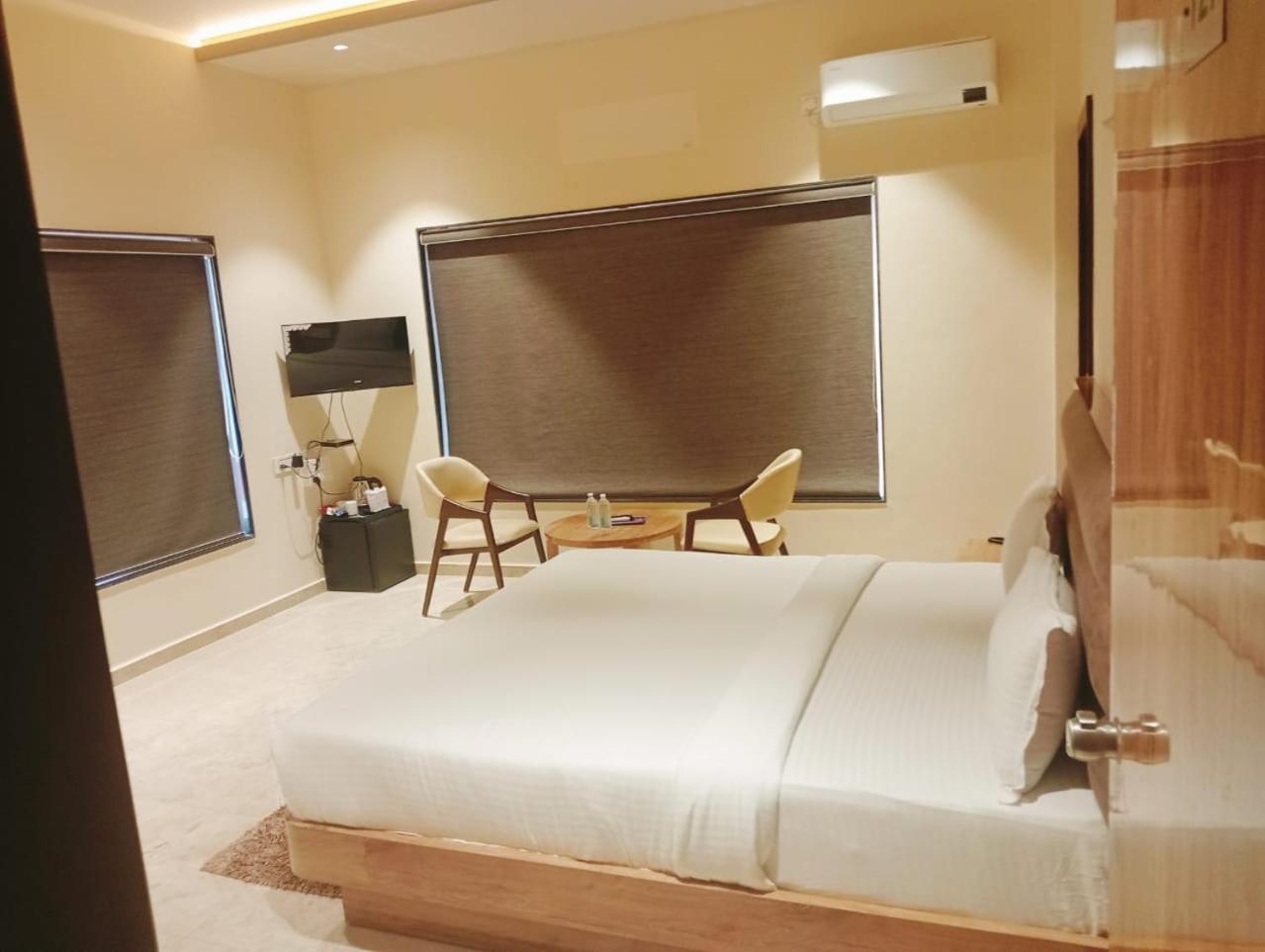 Deluxe Room - Photo 3