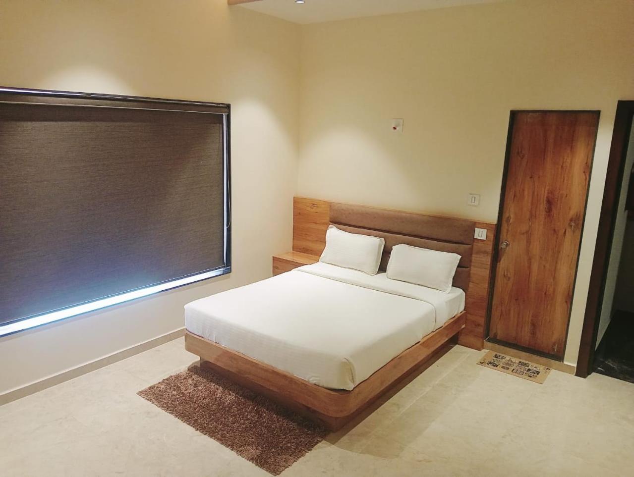 Deluxe Room - Photo 4