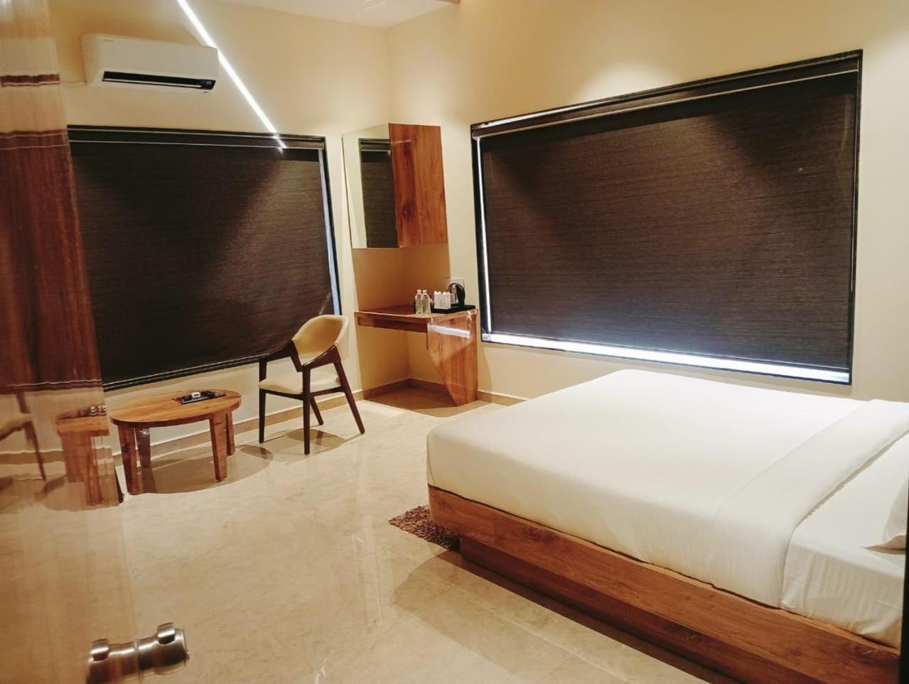 Deluxe Room - Photo 5