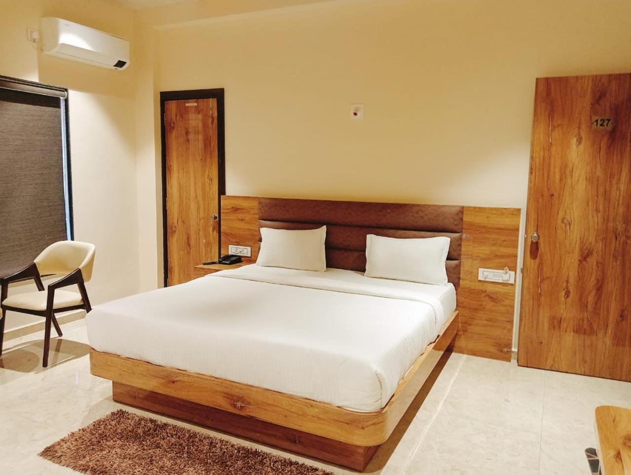 Deluxe Room - Photo 6