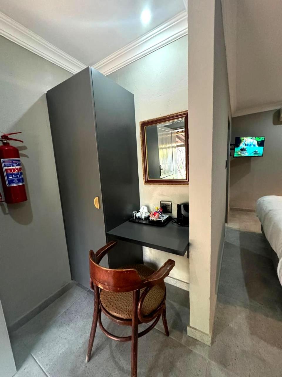 Standard Double Room - Photo 25