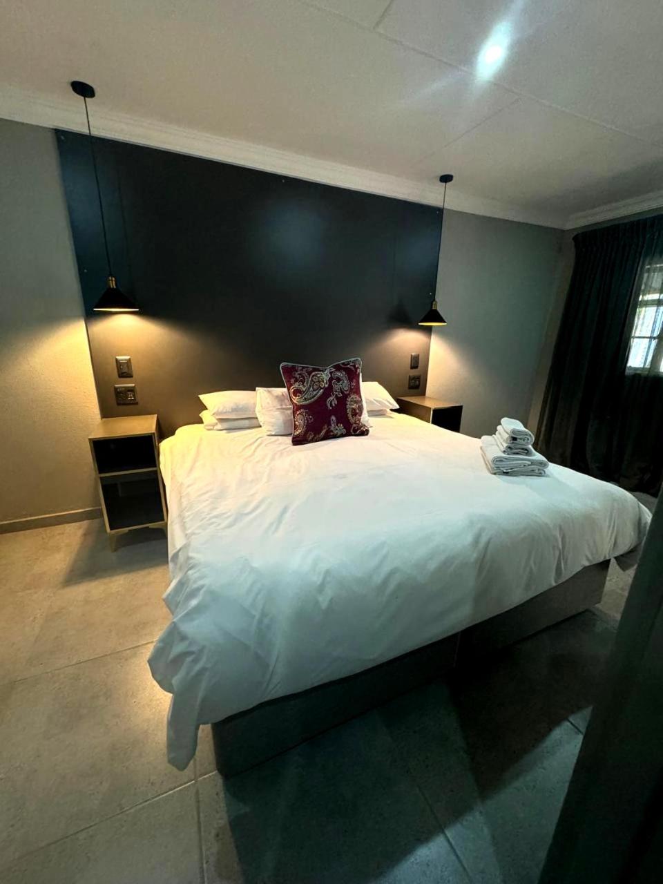 Standard Double Room - Photo 9
