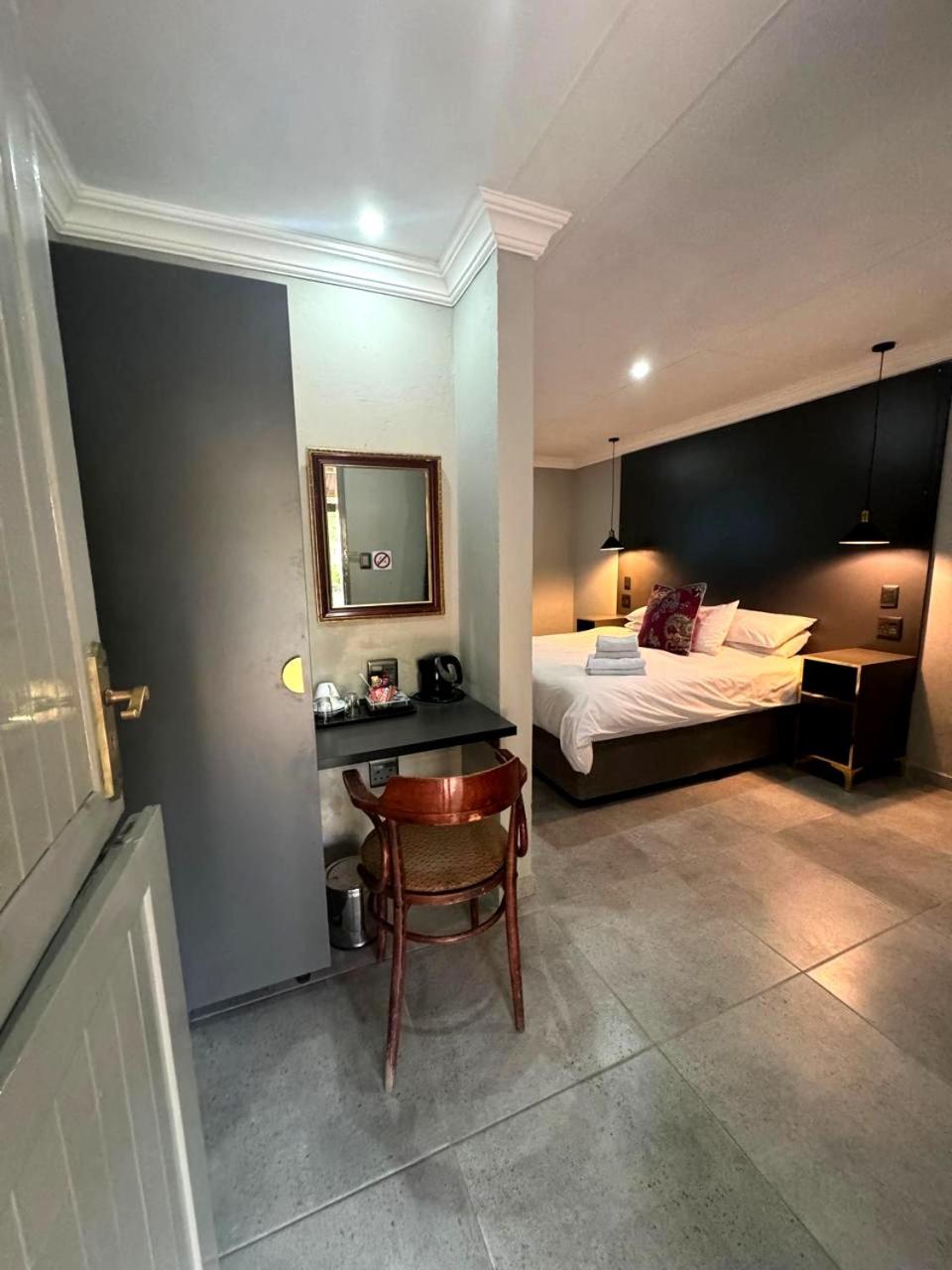 Standard Double Room - Photo 5