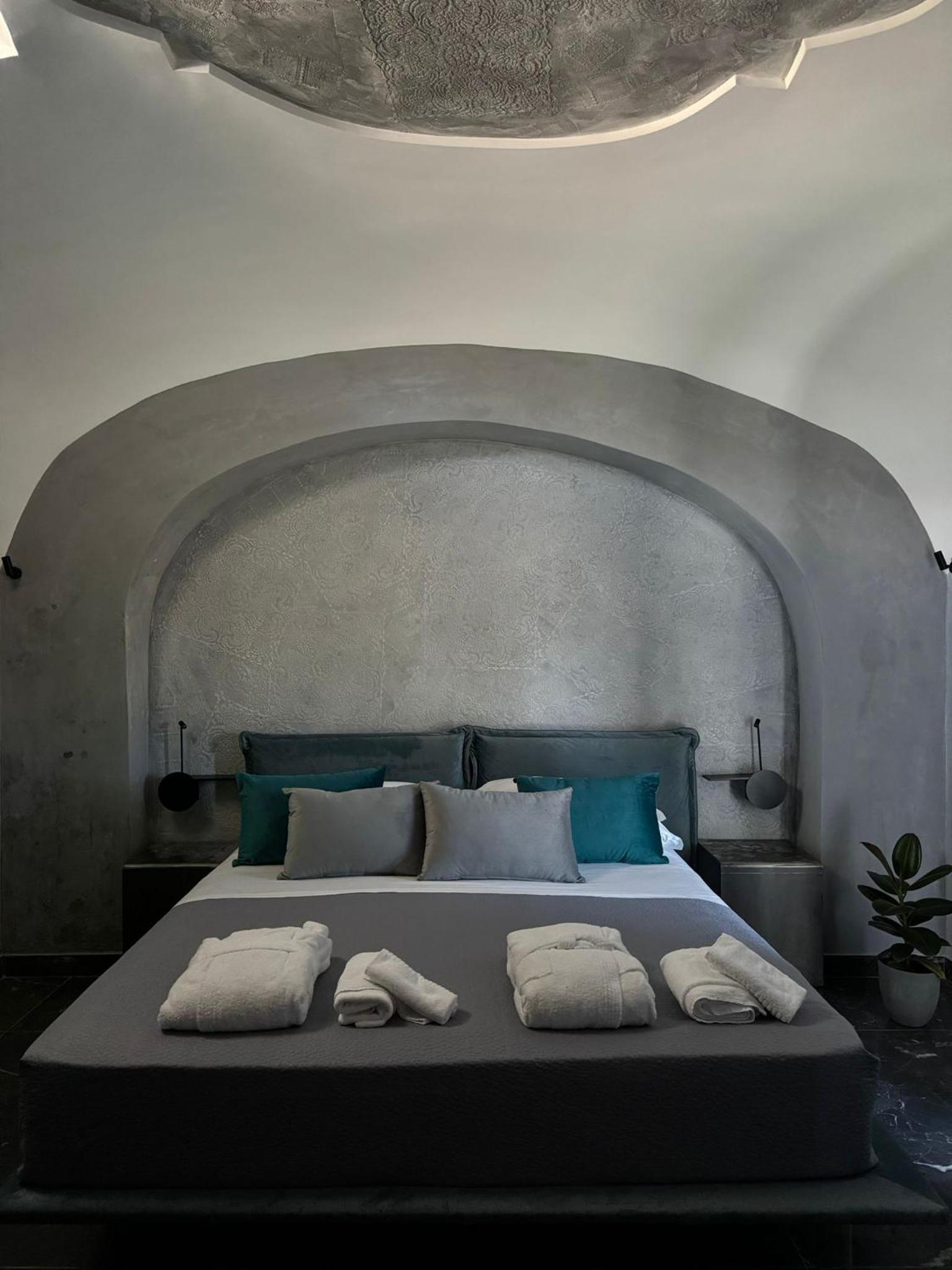 Deluxe Suite with Spa Bath