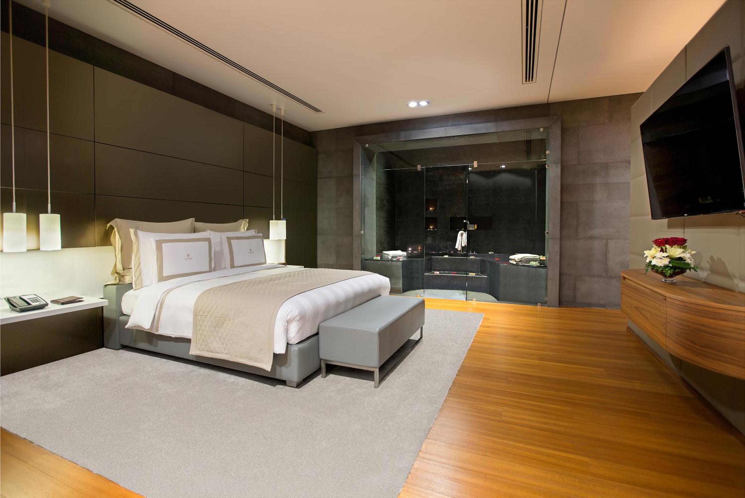 One-Bedroom Diplomatic King Suite