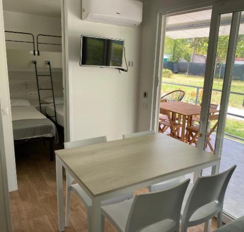 Mobile Home photo 1