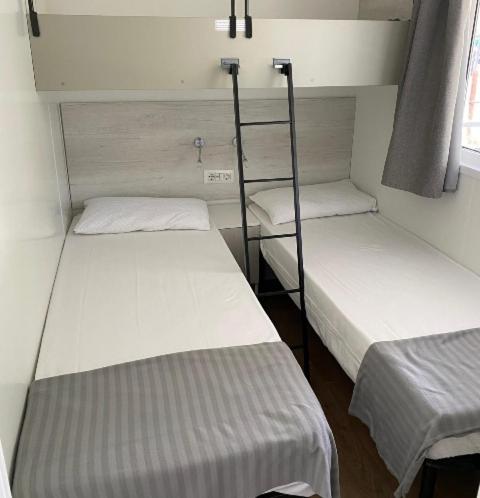 Mobile Home photo 3