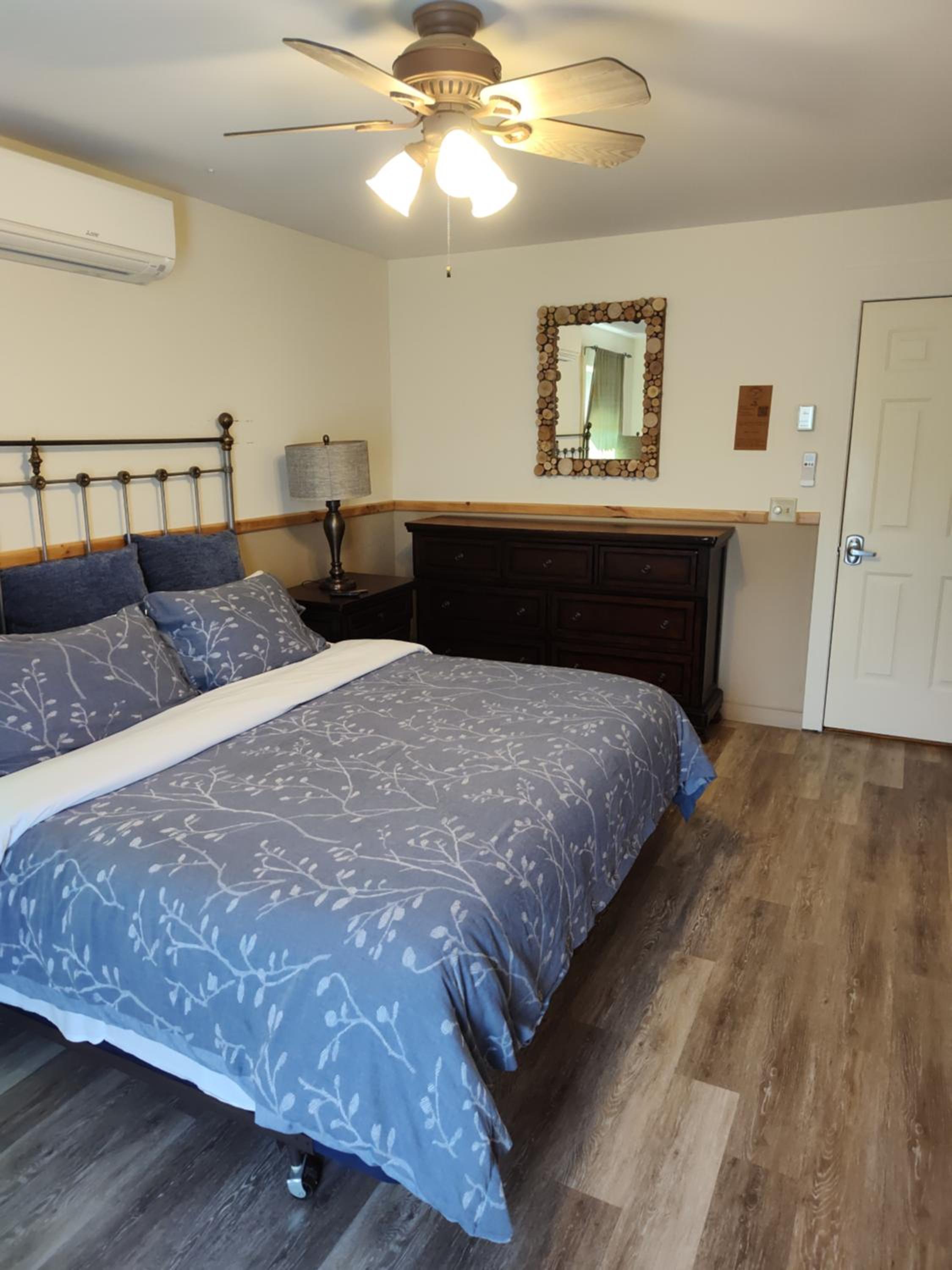 Deluxe Double Room with Balcony photo 2