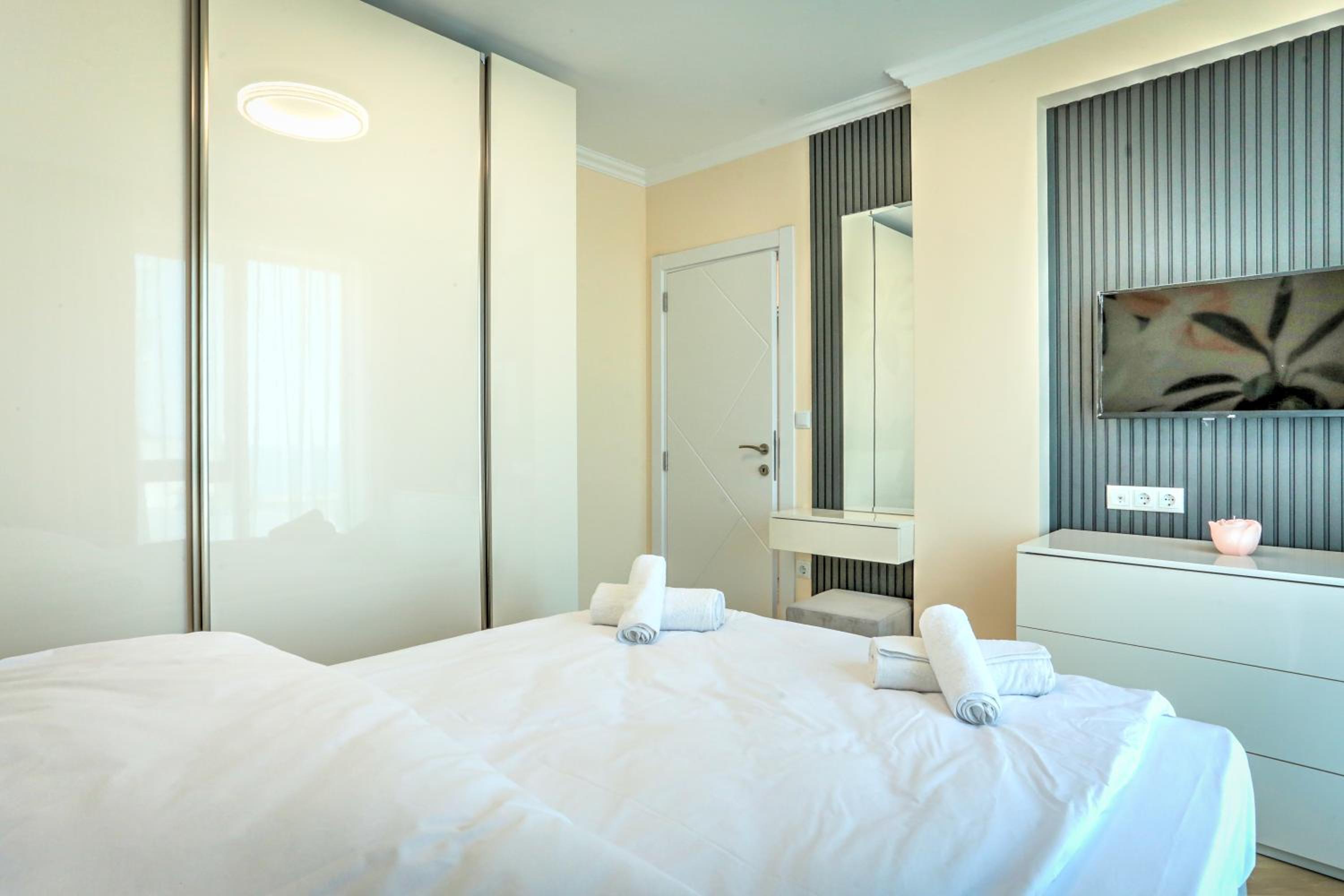 Two-Bedroom Apartment with Water View photo 2
