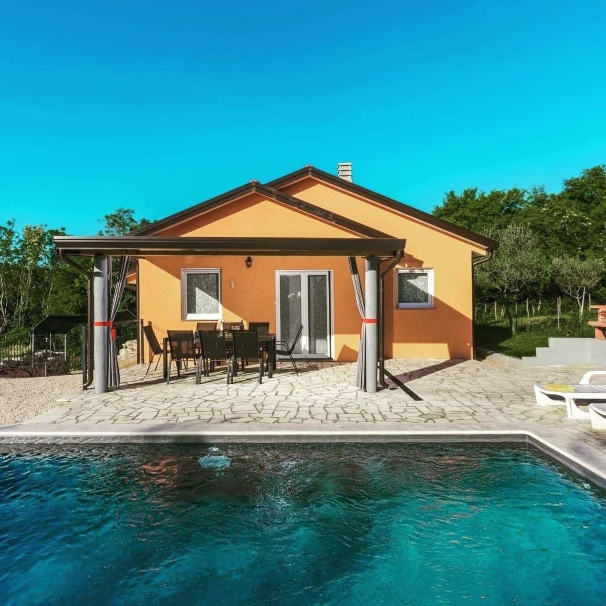 Three-Bedroom Vacation Home  photo 2
