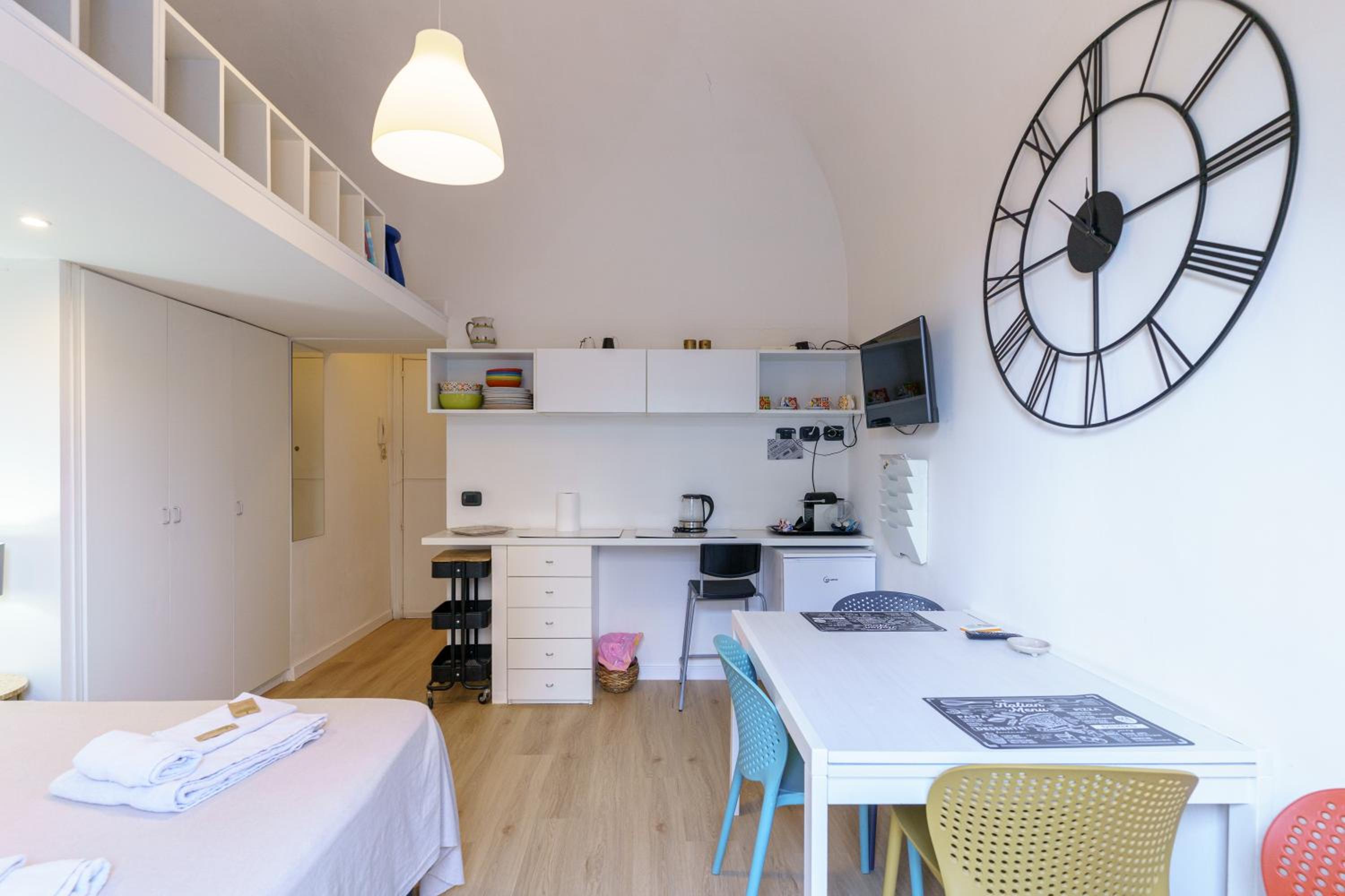 One-Bedroom Apartment - Photo 3