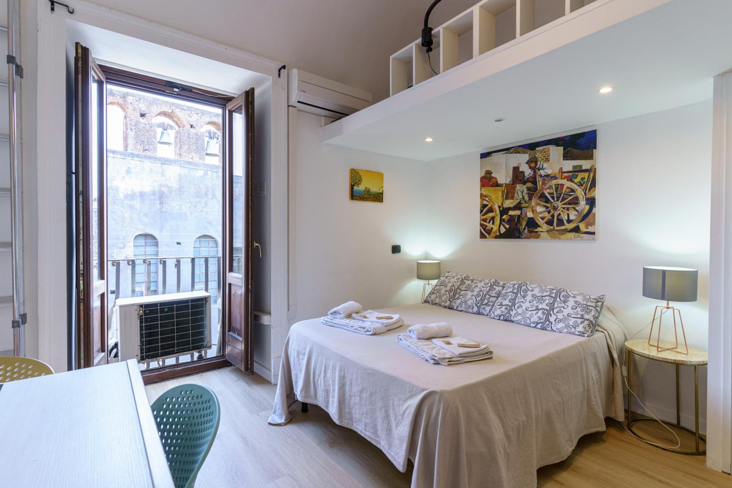 One-Bedroom Apartment - Photo 2