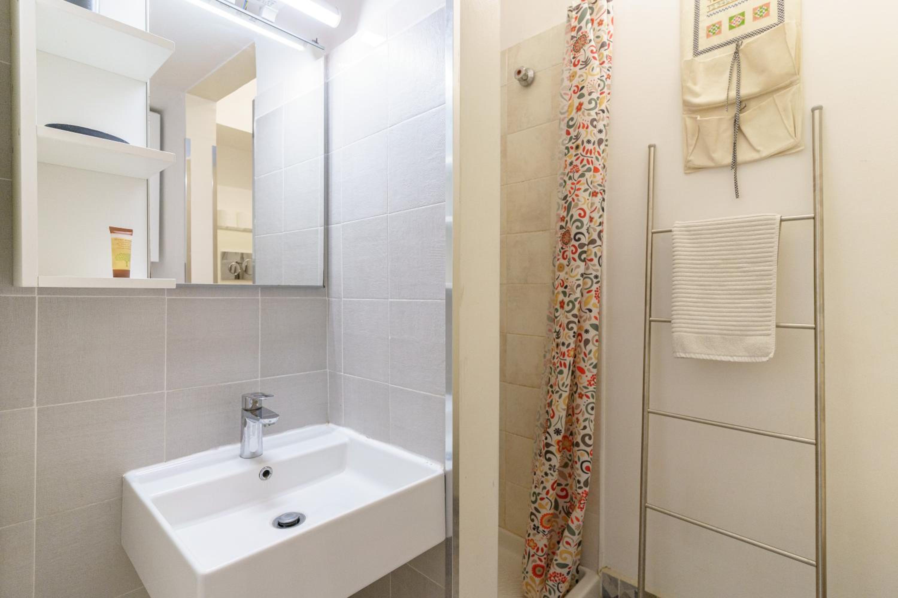 One-Bedroom Apartment - Photo 11