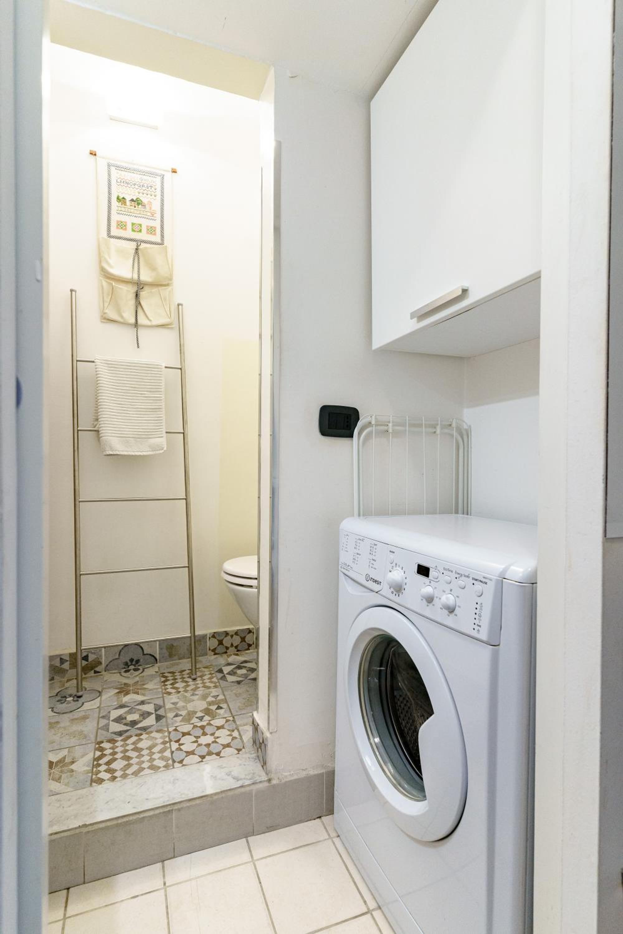 One-Bedroom Apartment - Photo 12