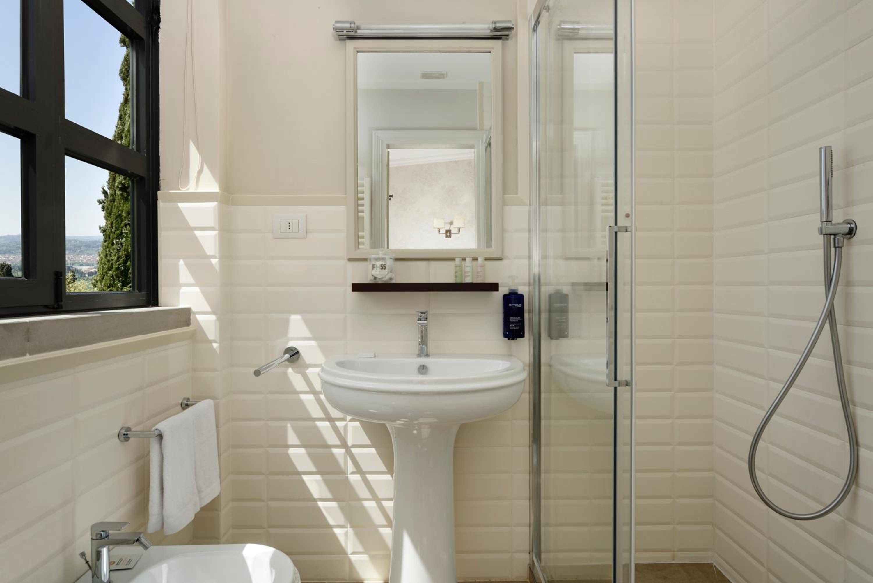 Deluxe Double Room city view - Photo 4