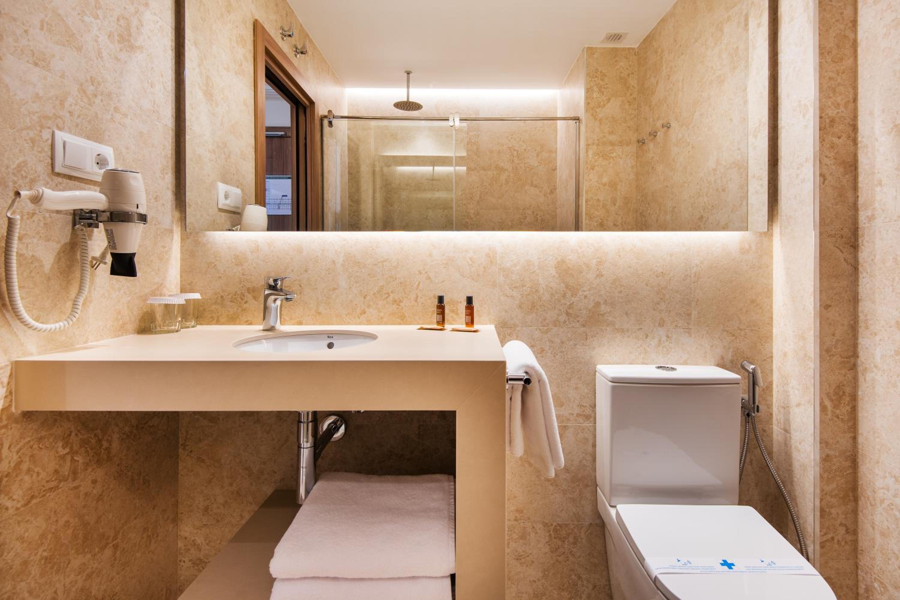 Double or Twin Room with Terrace - Photo 2