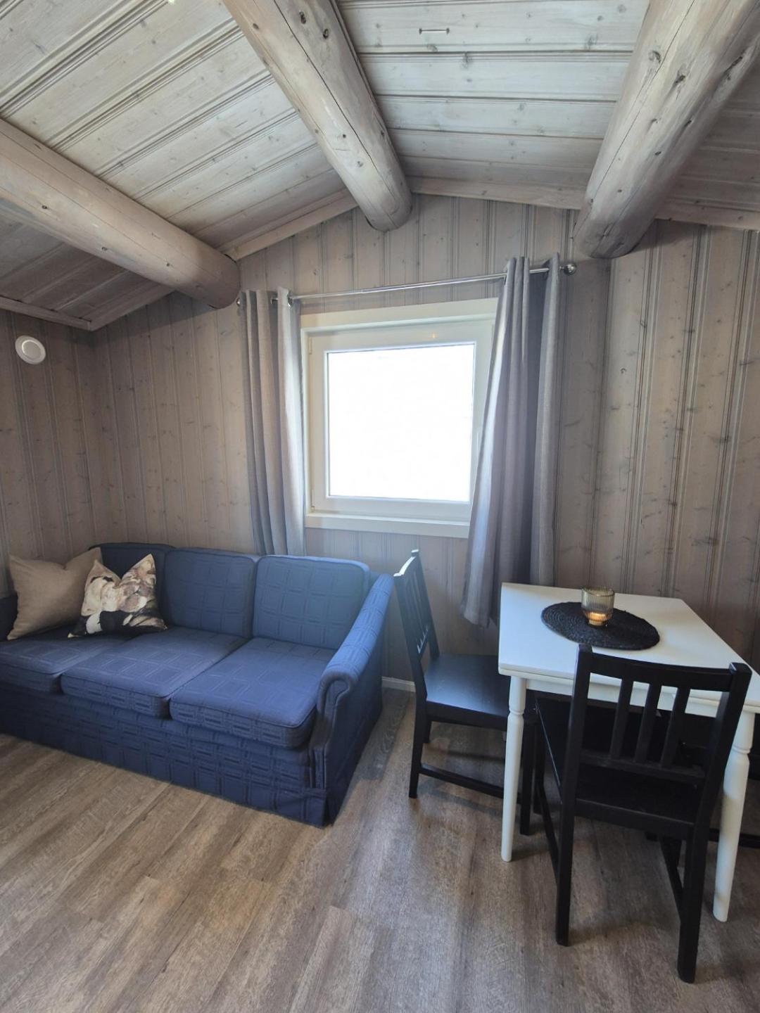 Cottage with Shared Bathroom photo 1
