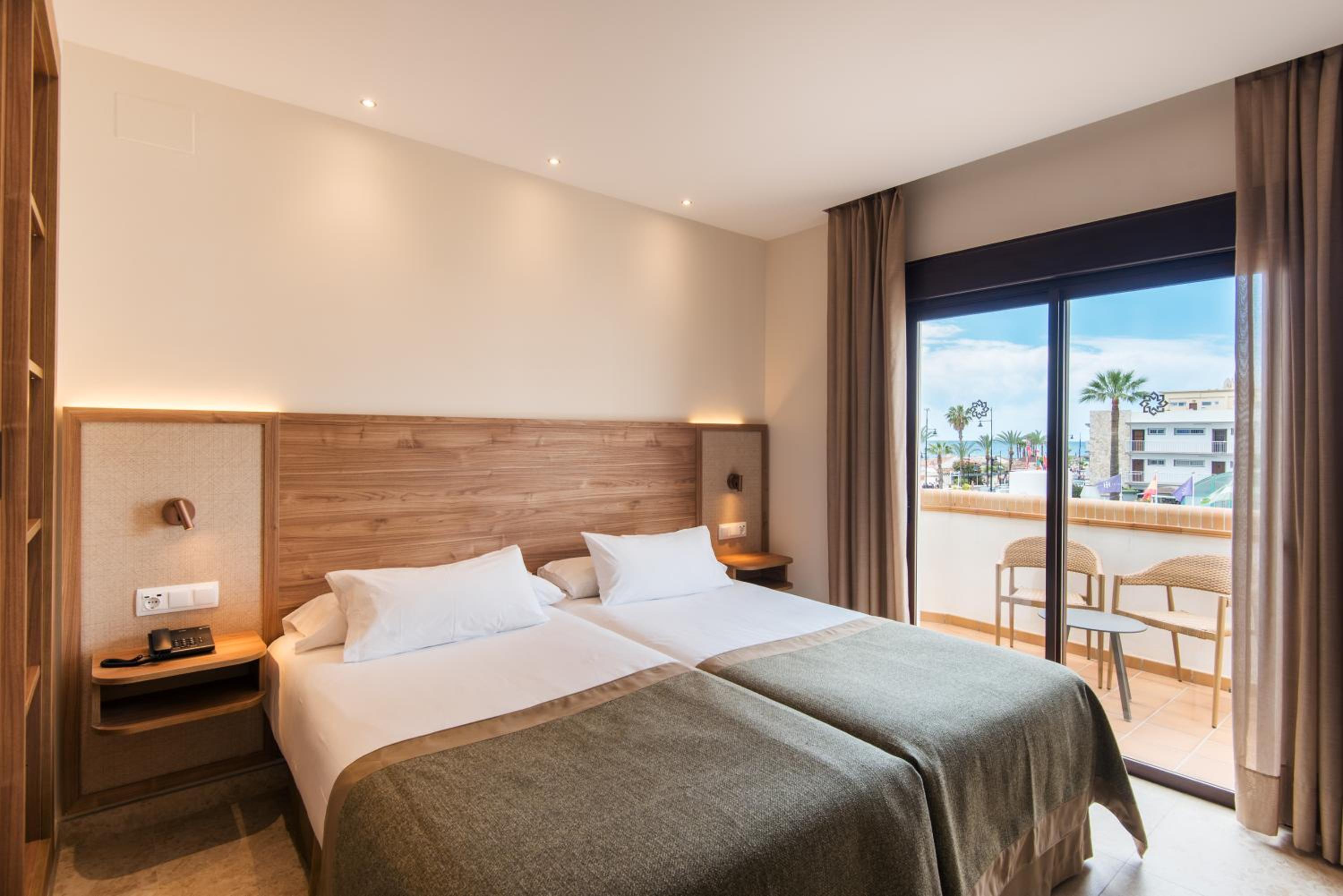 Habitación Doble o Twin con Vista lateral al Mar