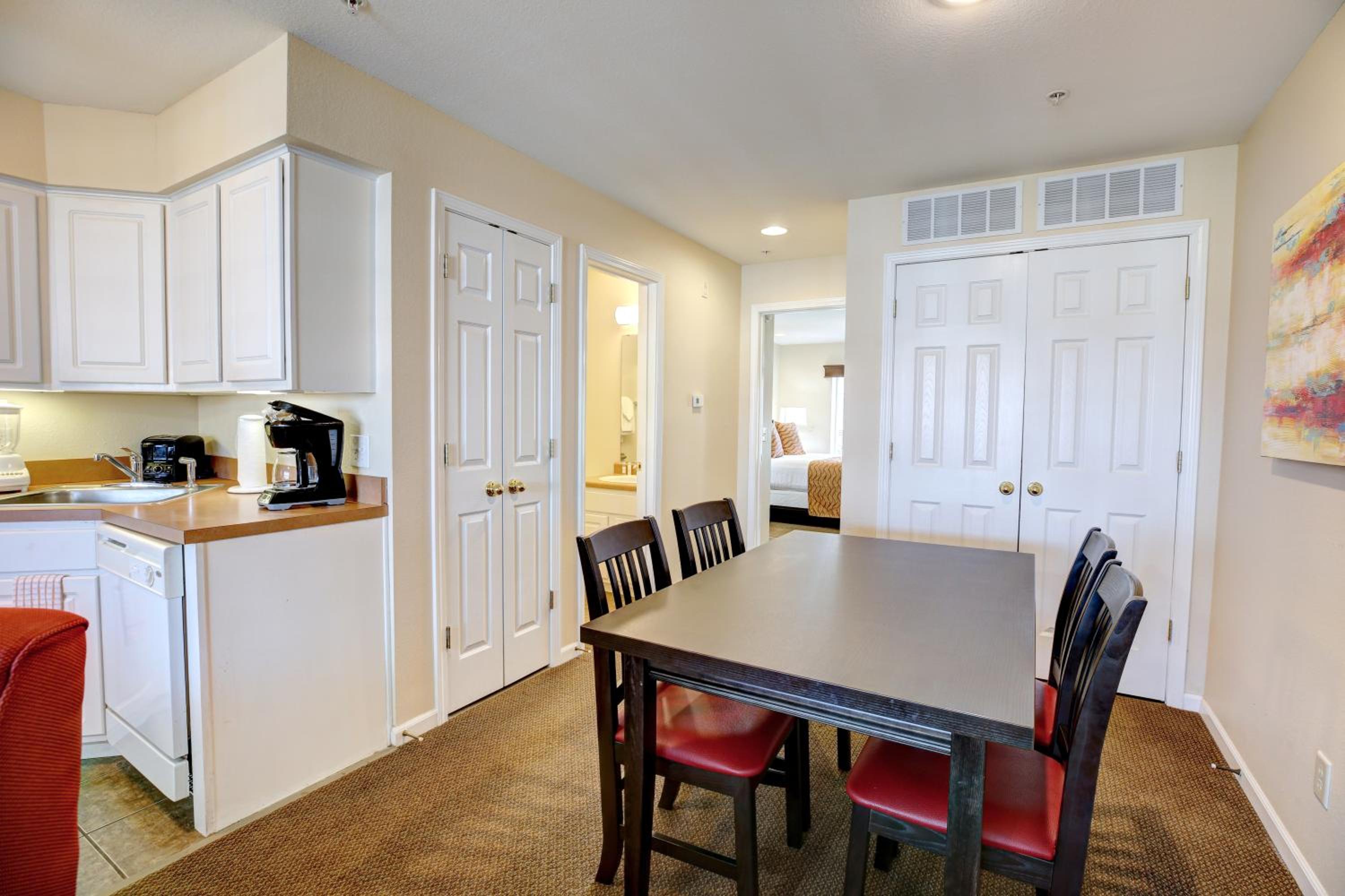 Three-Bedroom Apartment photo 2