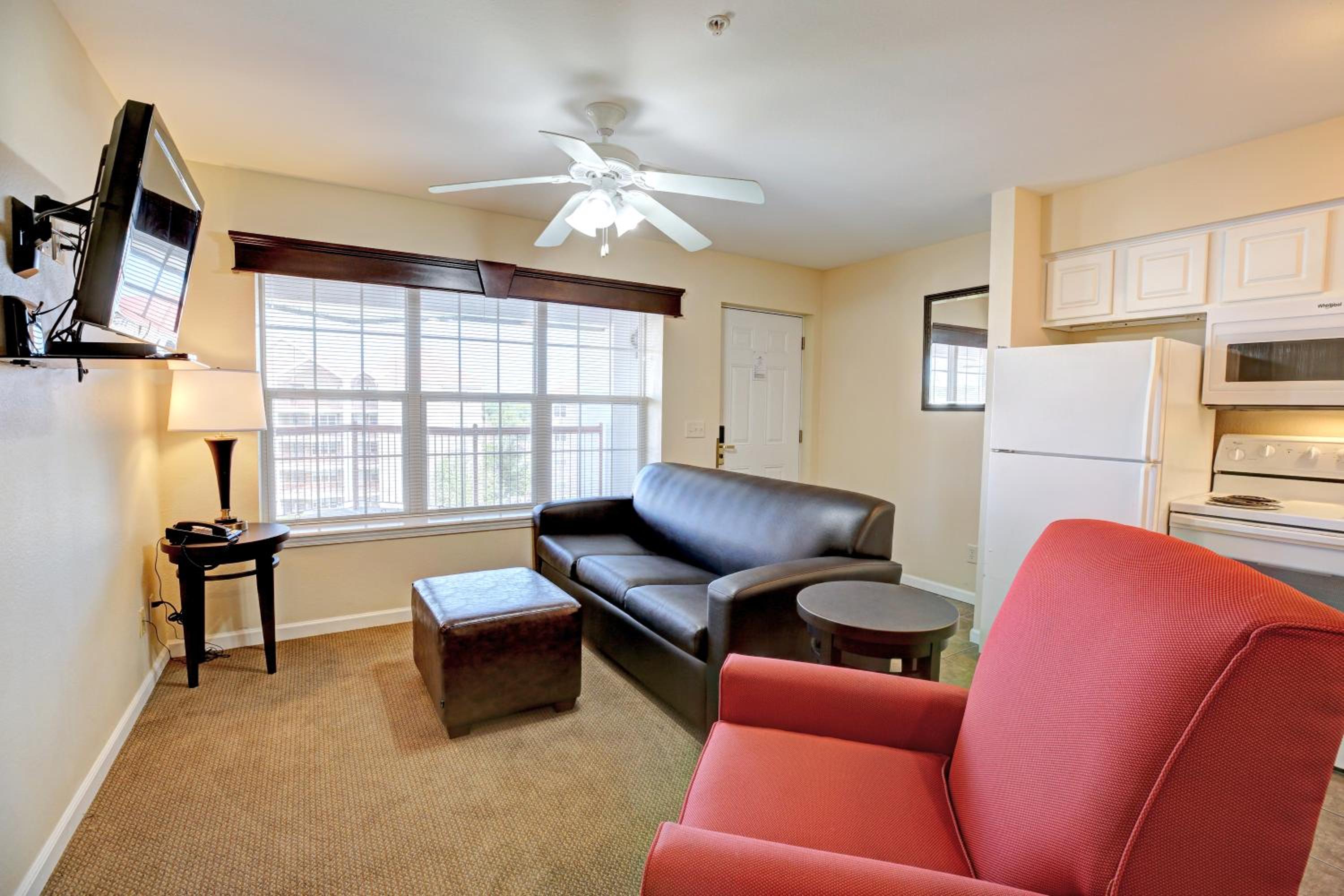 Three-Bedroom Apartment photo 3