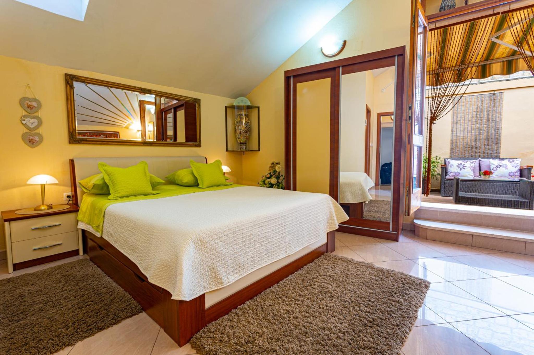 Family Studio with Private Terrace - Photo 9