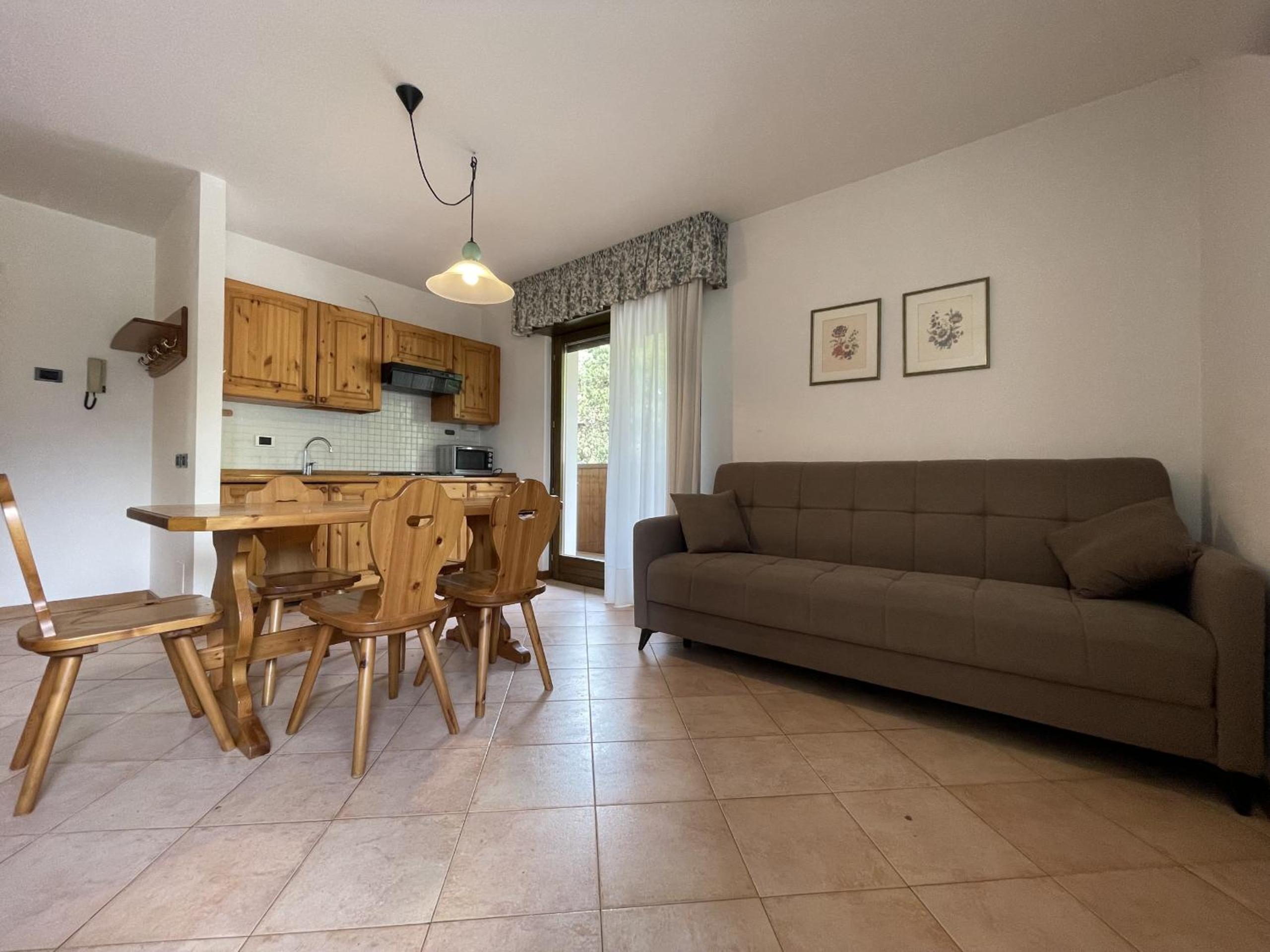Two-Bedroom Apartment with Balcony photo 2