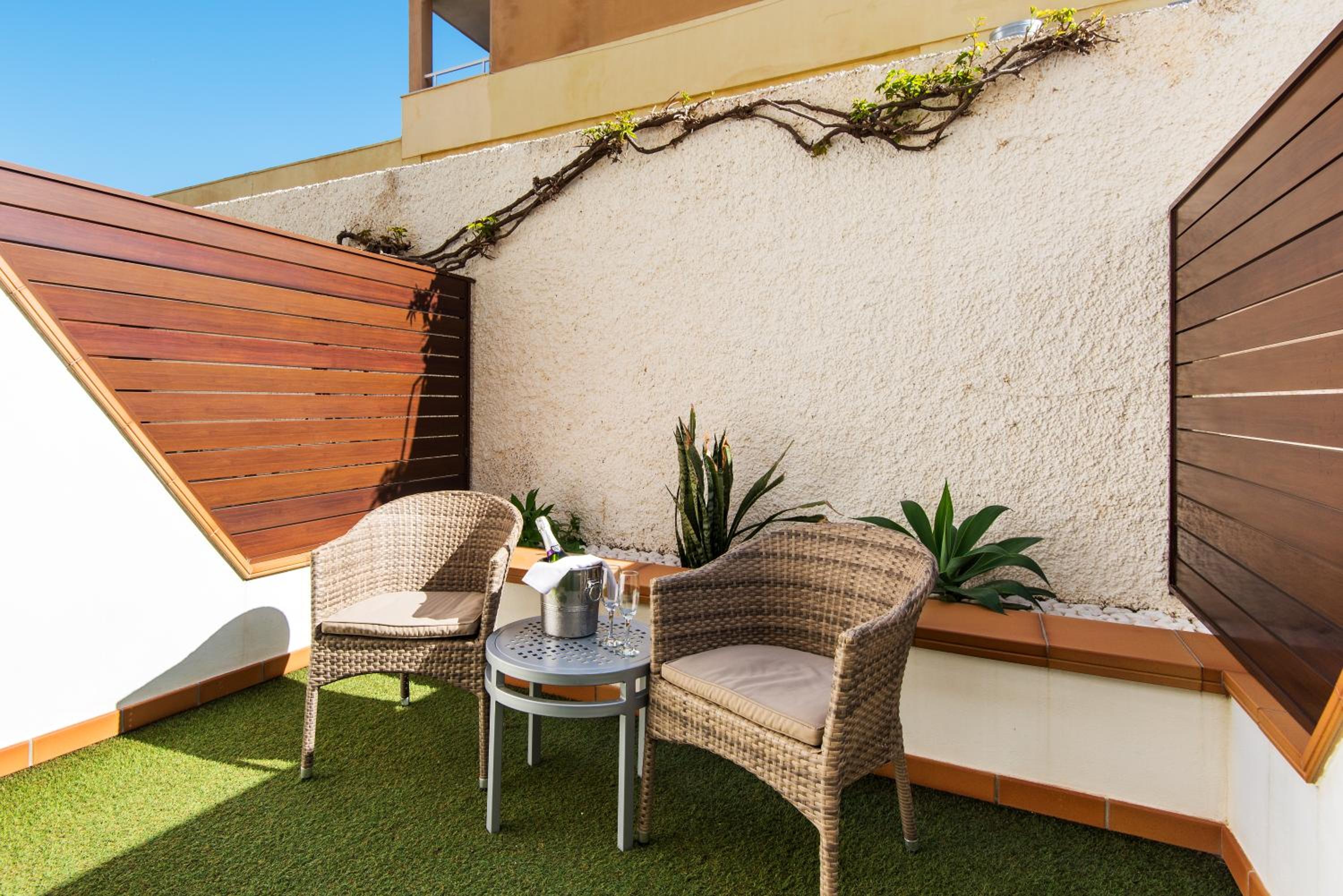 Triple Room with Patio - Photo 3