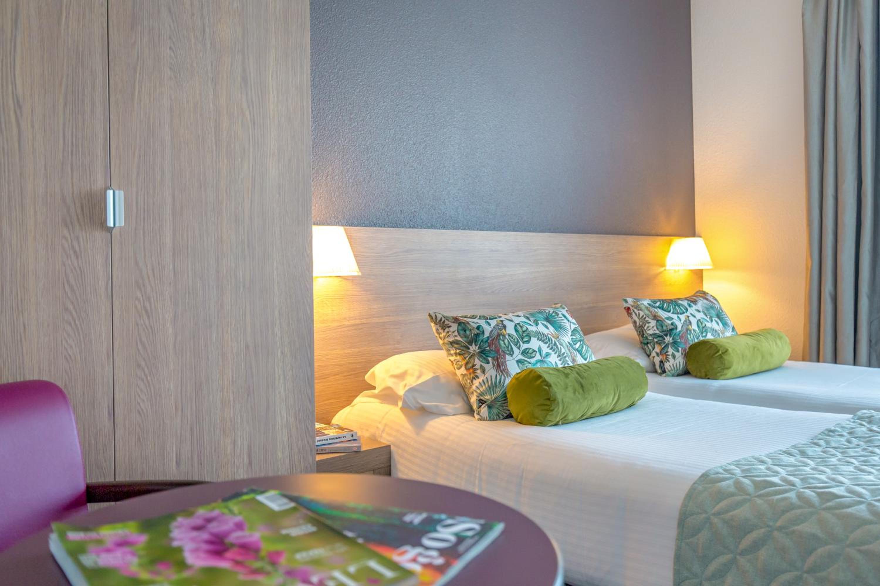 Standard Twin Room - Photo 4