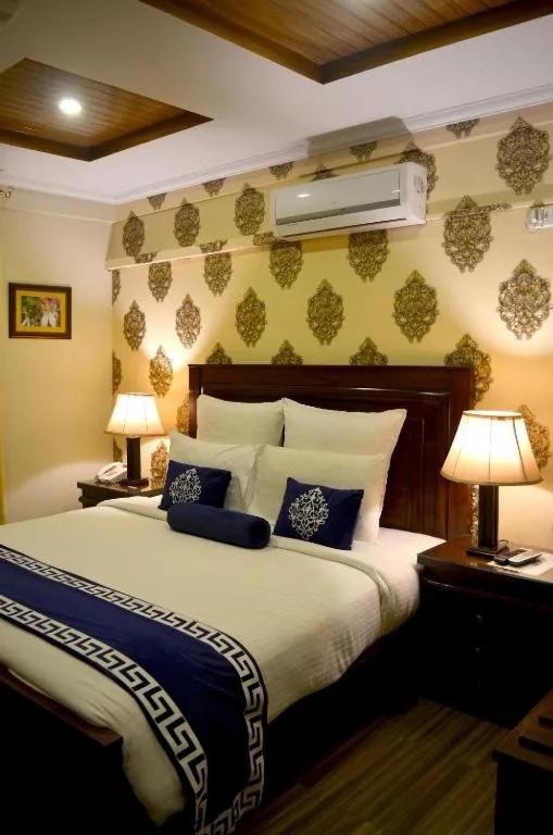 Deluxe Suite
