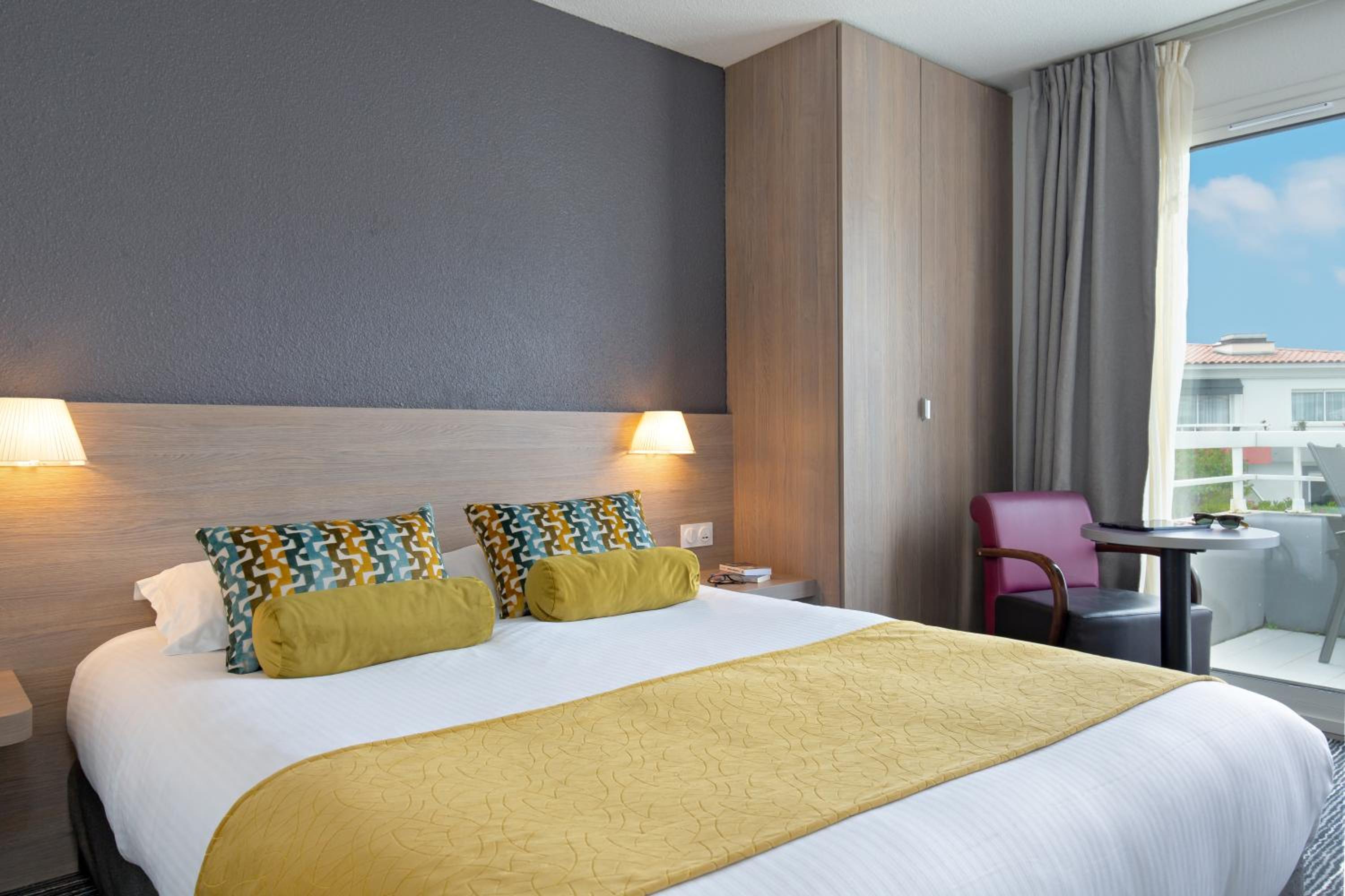 Comfort Queen Room - Photo 8
