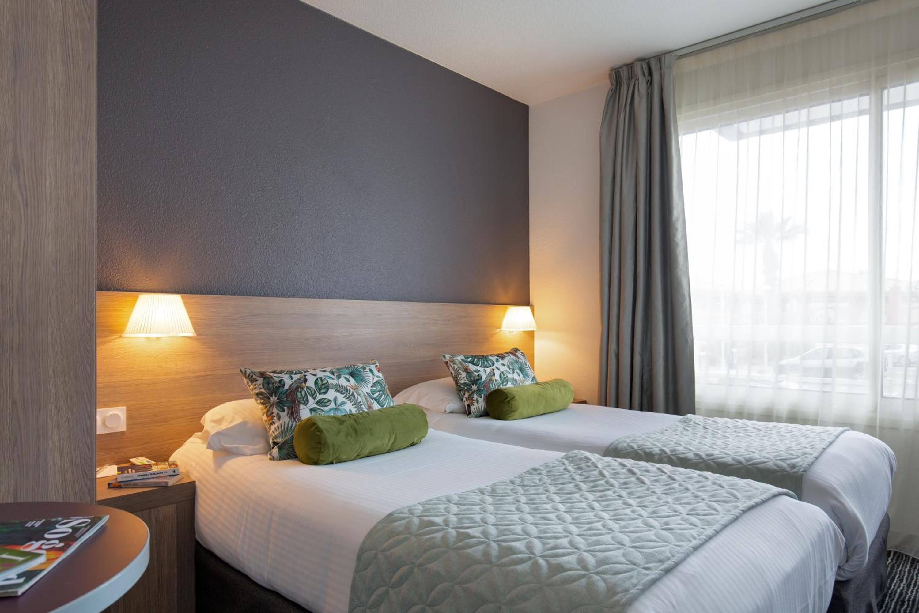 Standard Twin Room - Photo 6