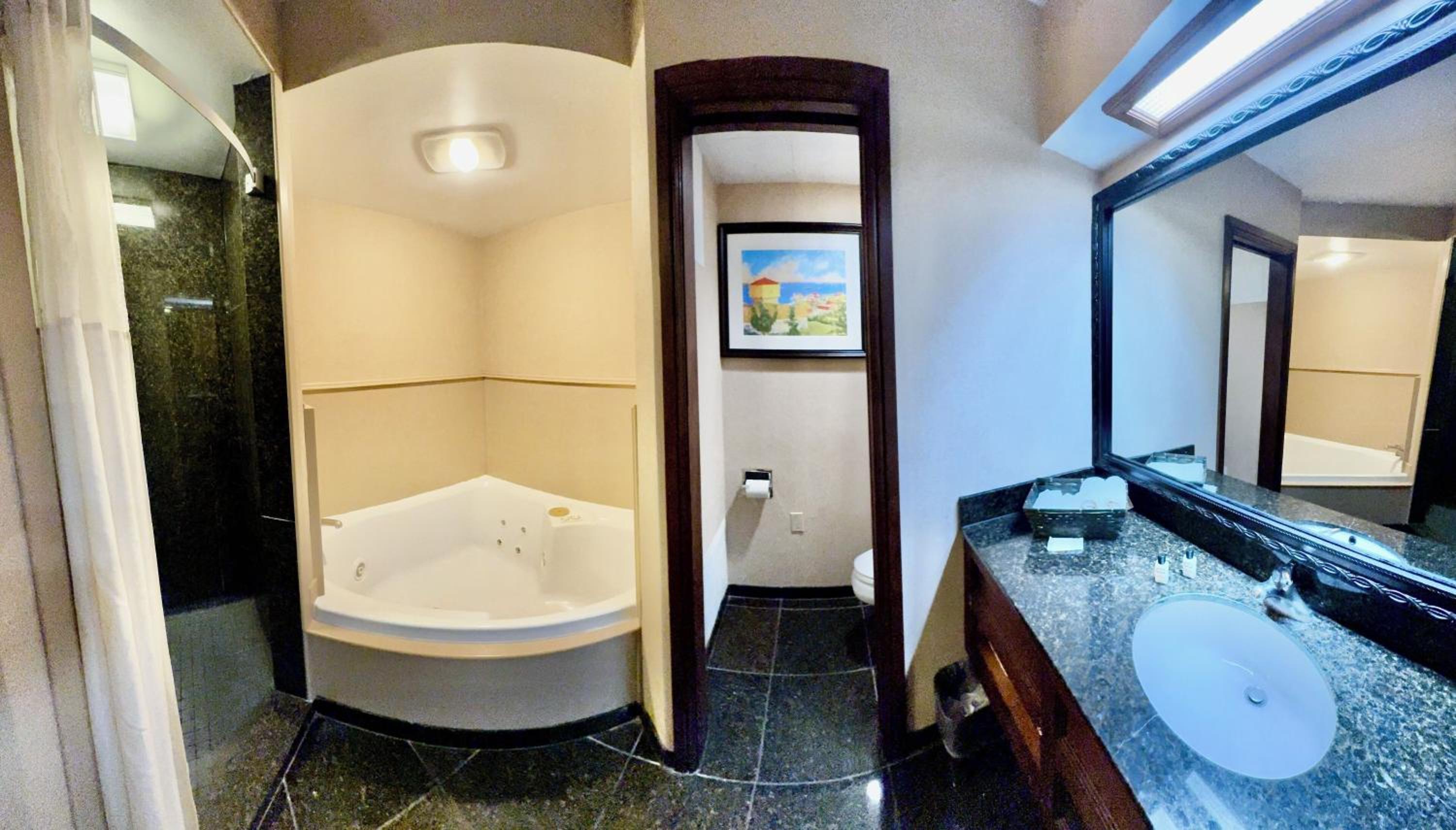 King Room with Spa Bath - Photo 2