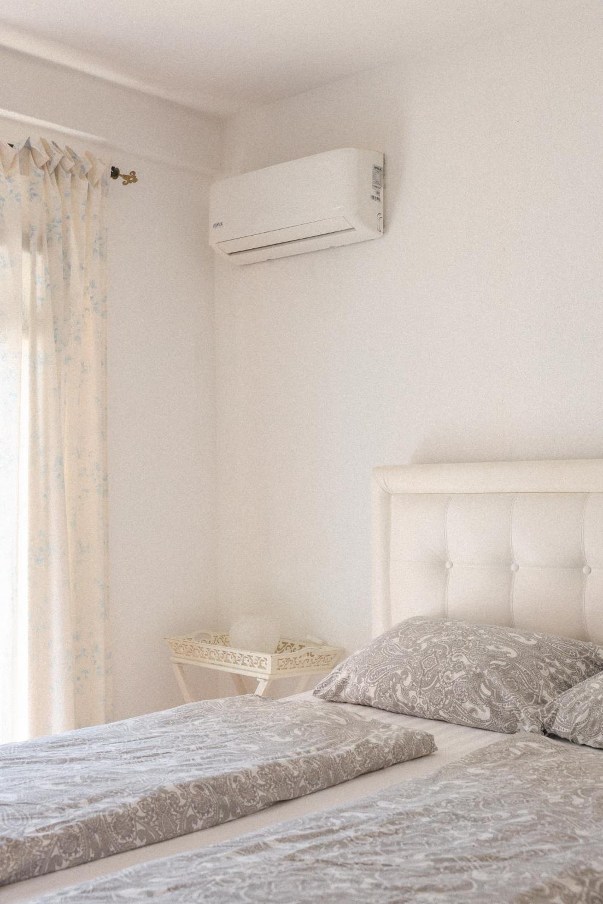 Deluxe Double Room (2 Adults + 1 Child)