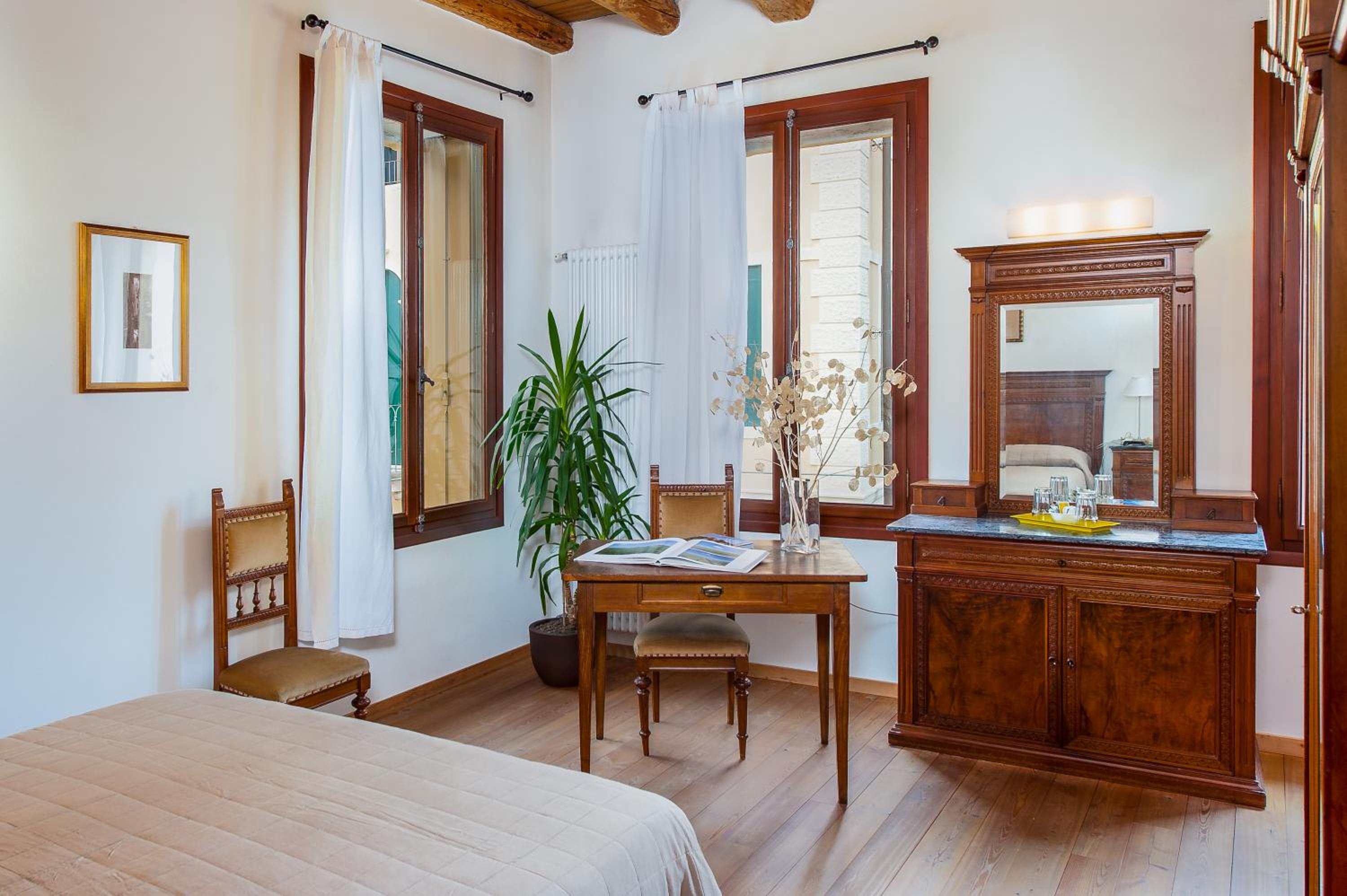 Deluxe Double Room with Castle View photo 3