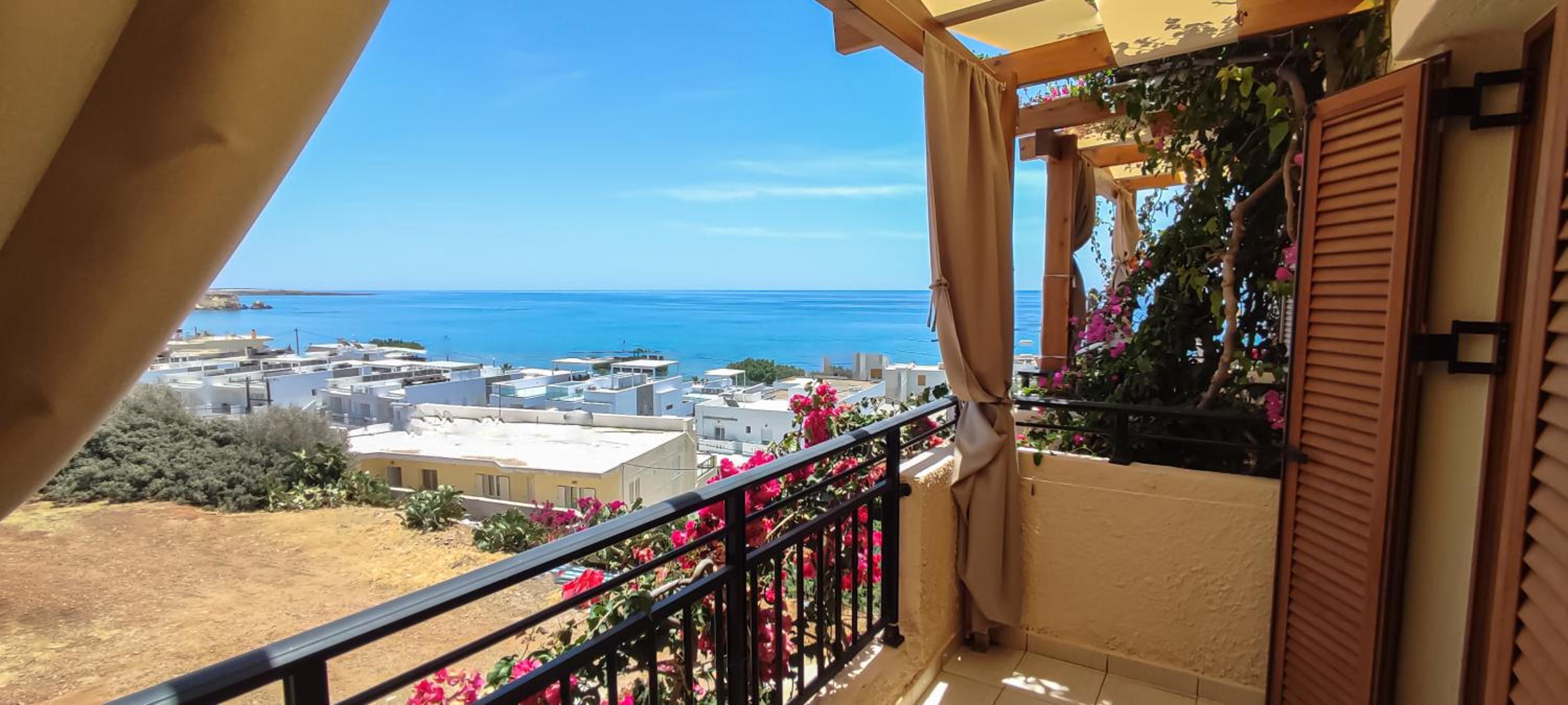 One-Bedroom Apartment with Balcony photo 3