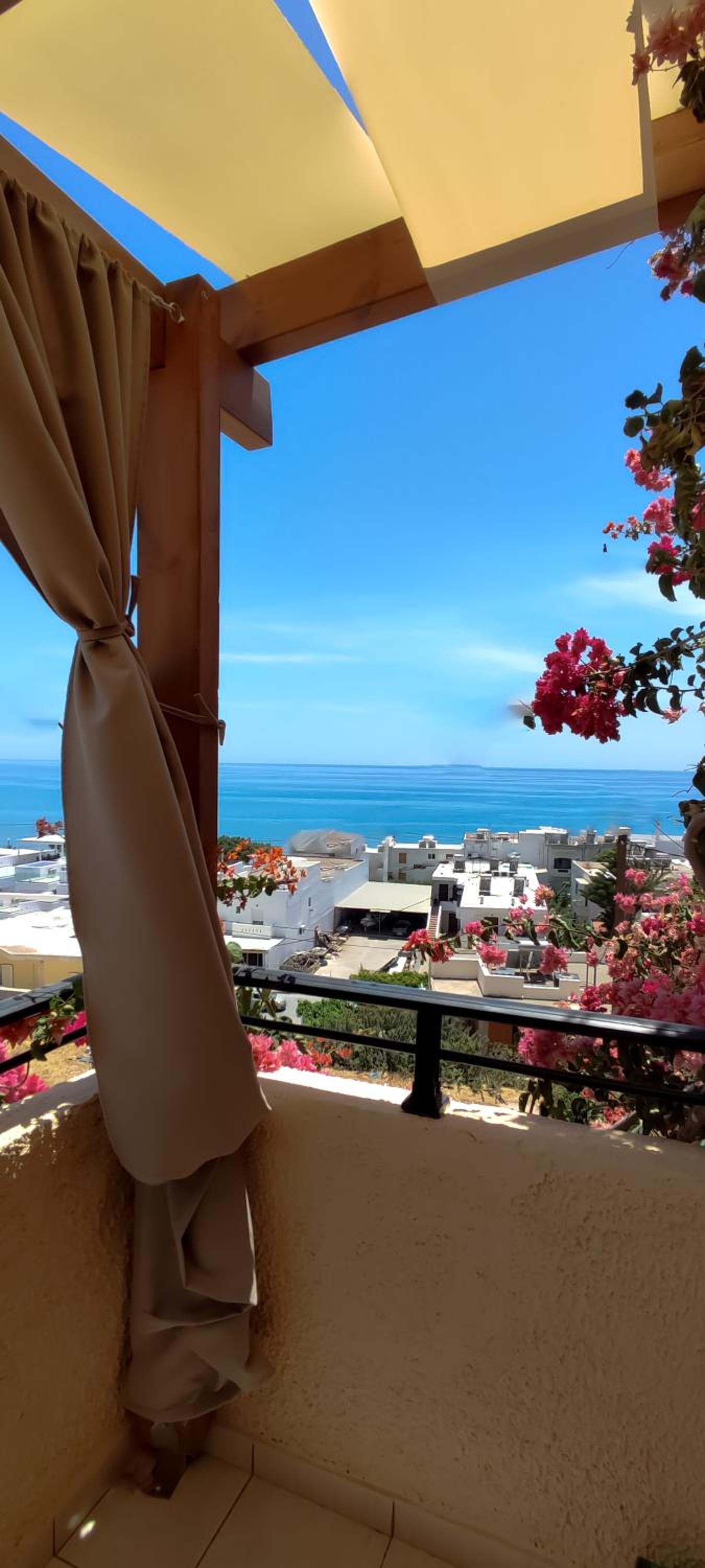 One-Bedroom Apartment with Sea View photo 2