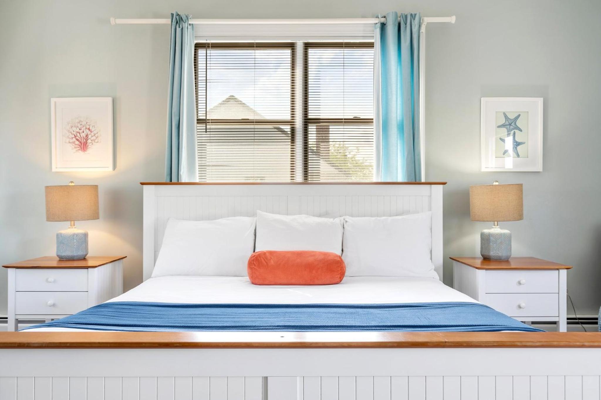 Carriage House Room Queen Bed